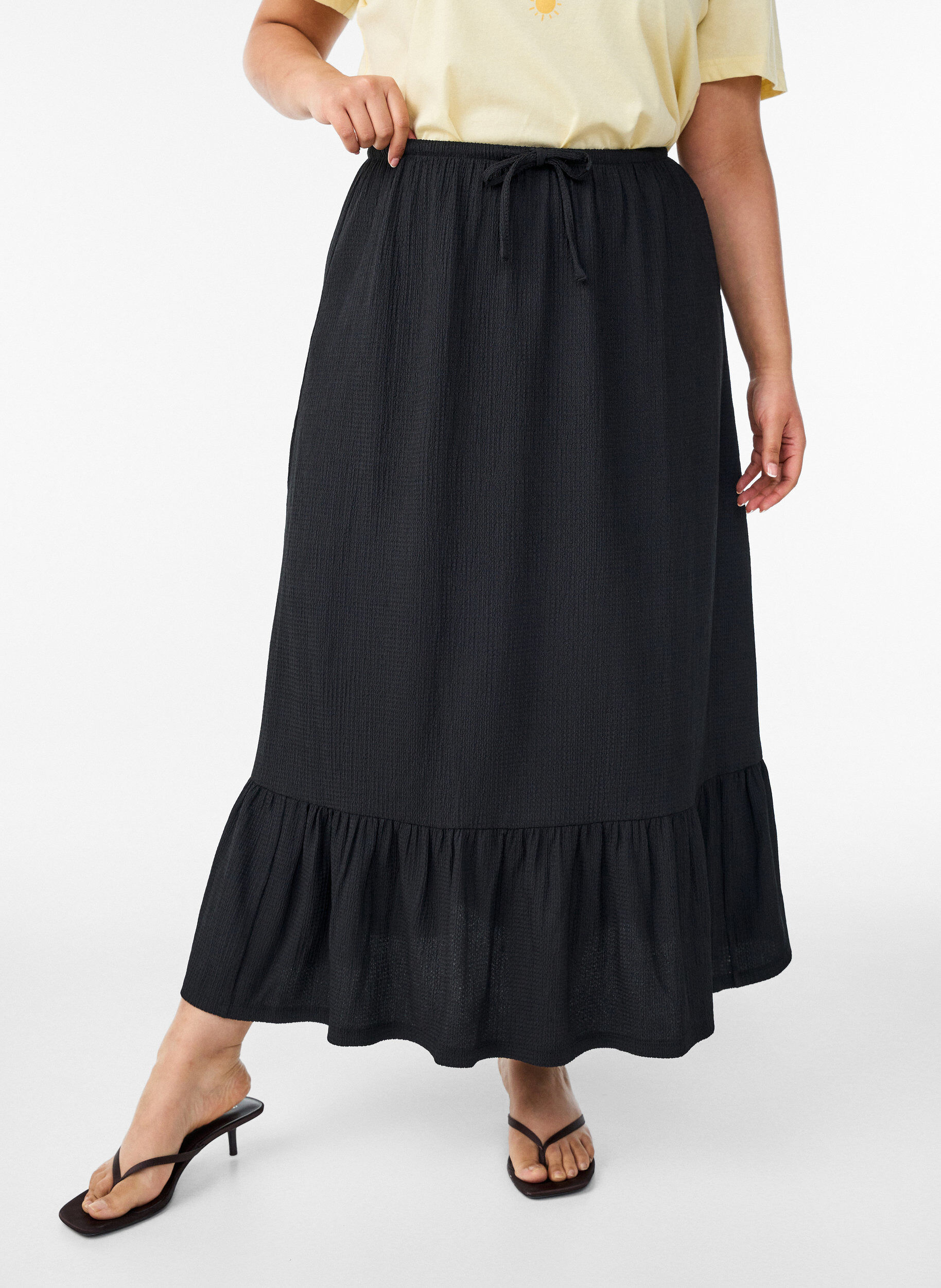 Zizzifashion Long skirt with tie belt and ruffle hem, Black, Model image number 2