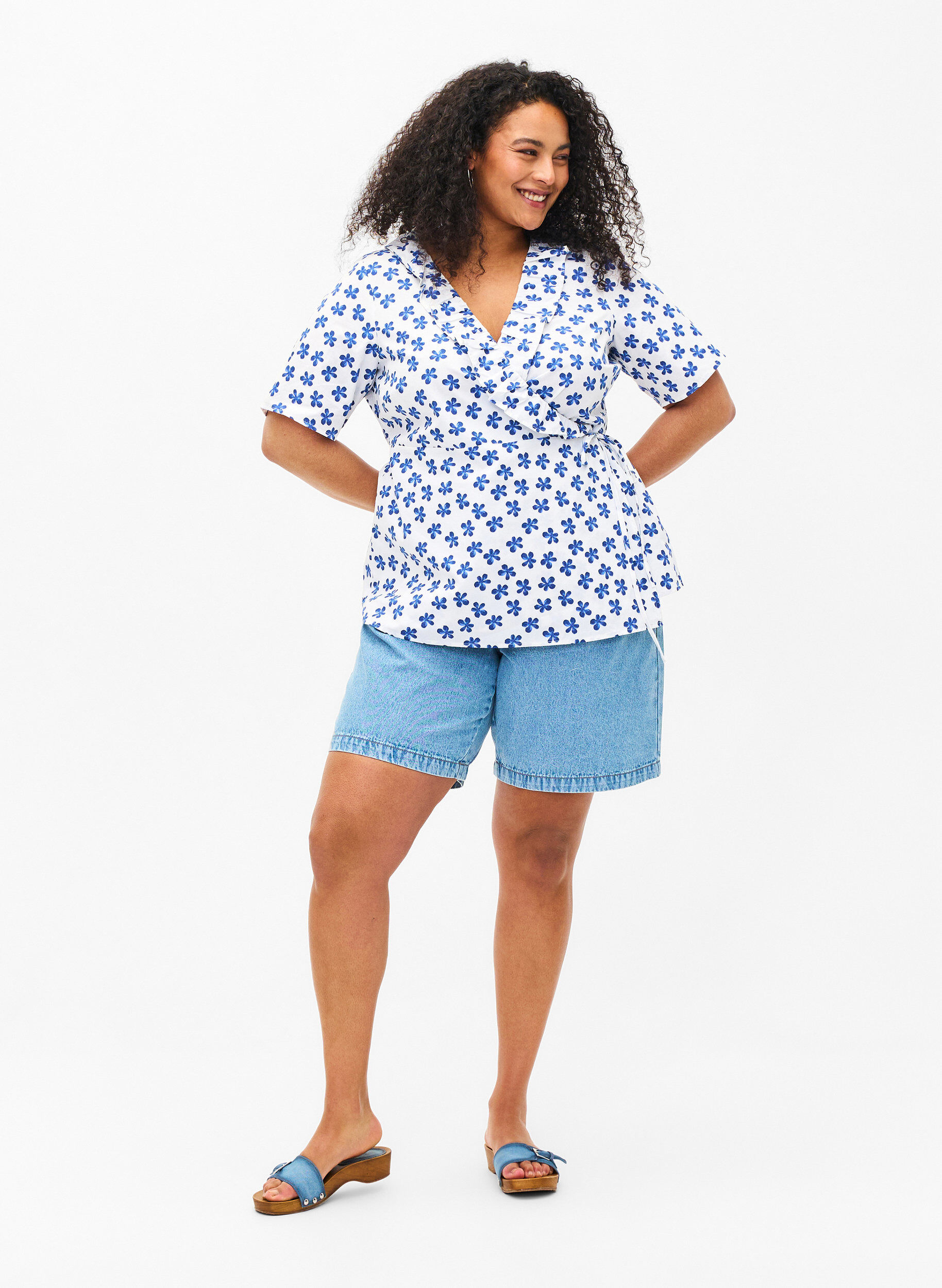 Zizzifashion Cotton wrap blouse with floral print, B.White/Small Flower, Model image number 2