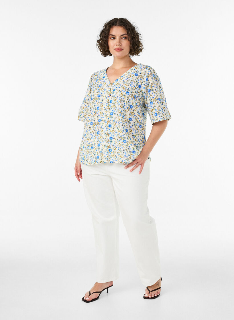 Short-sleeved cotton shirt with a V-neck, Blue, Model
