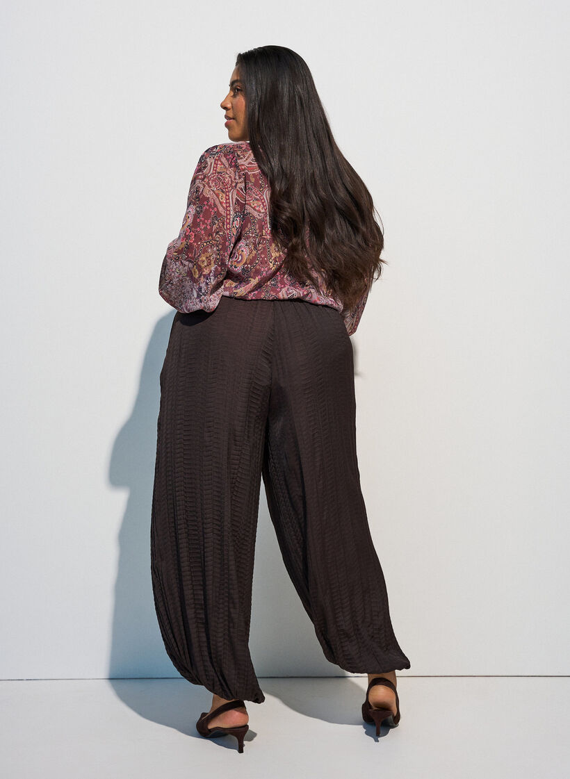 Balloon trousers with texture and an elasticated waist, Brown, Model image number 1