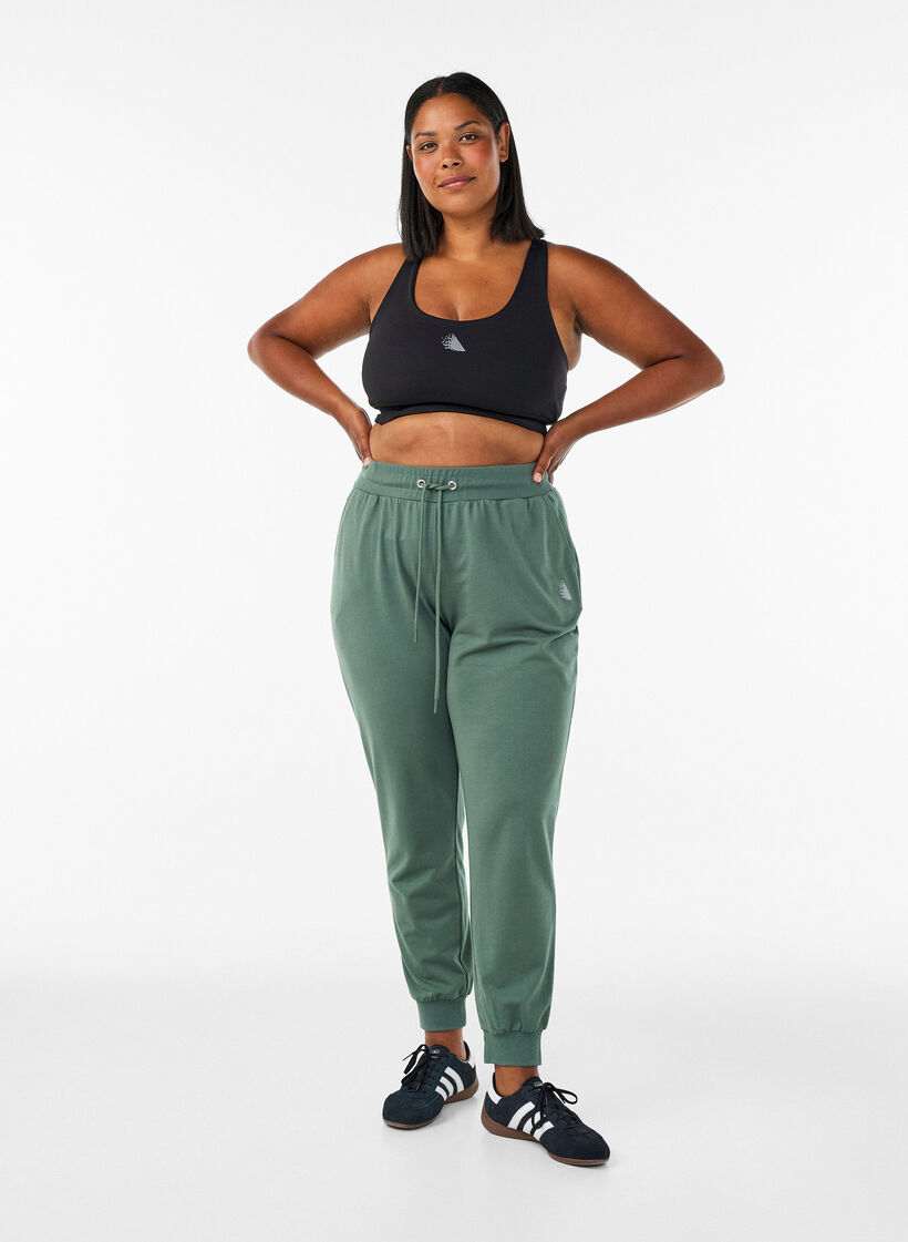 Loose workout trousers with pockets, Green, Model image number 0