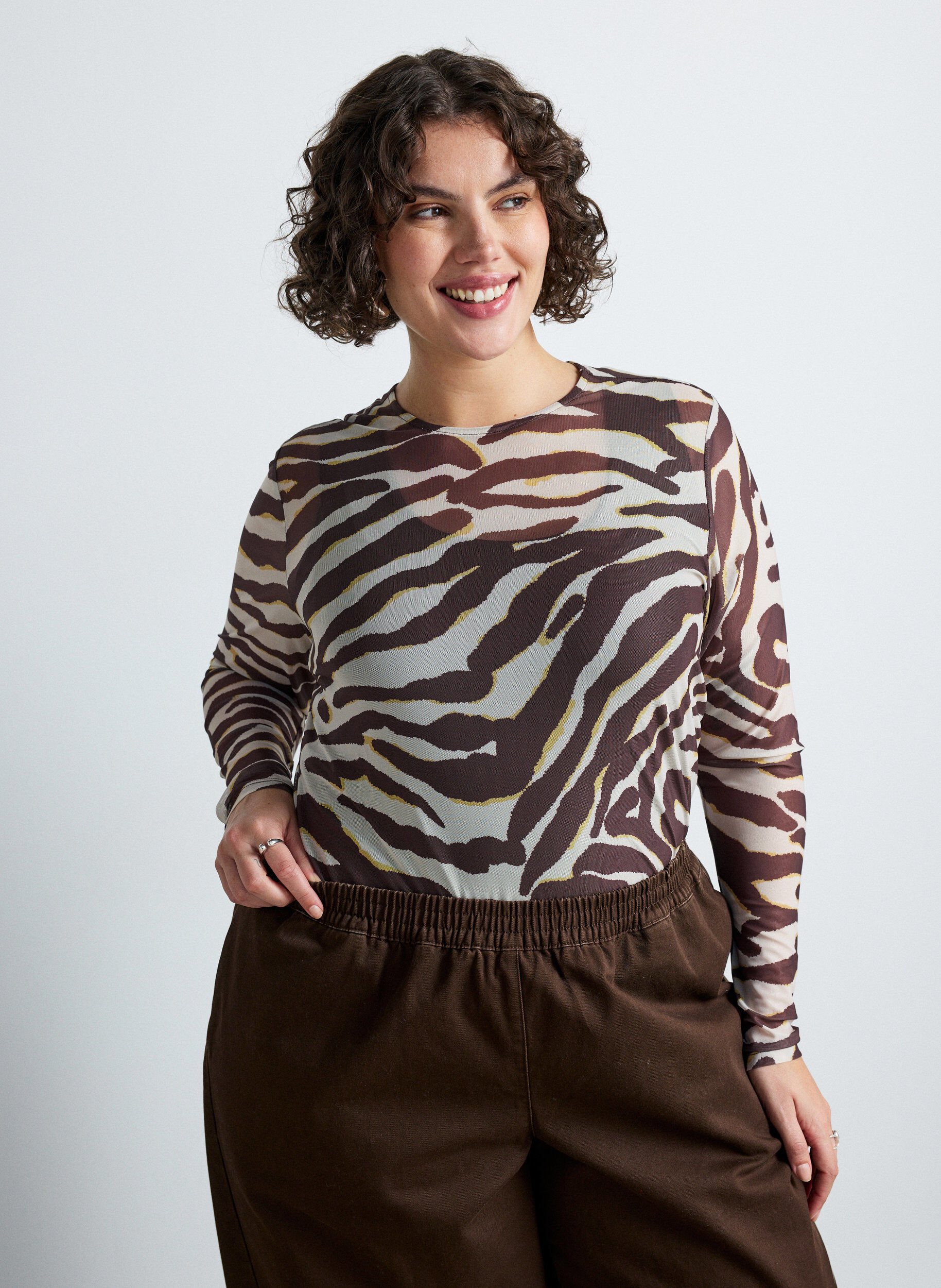 Mesh blouse with print, Brown, Model