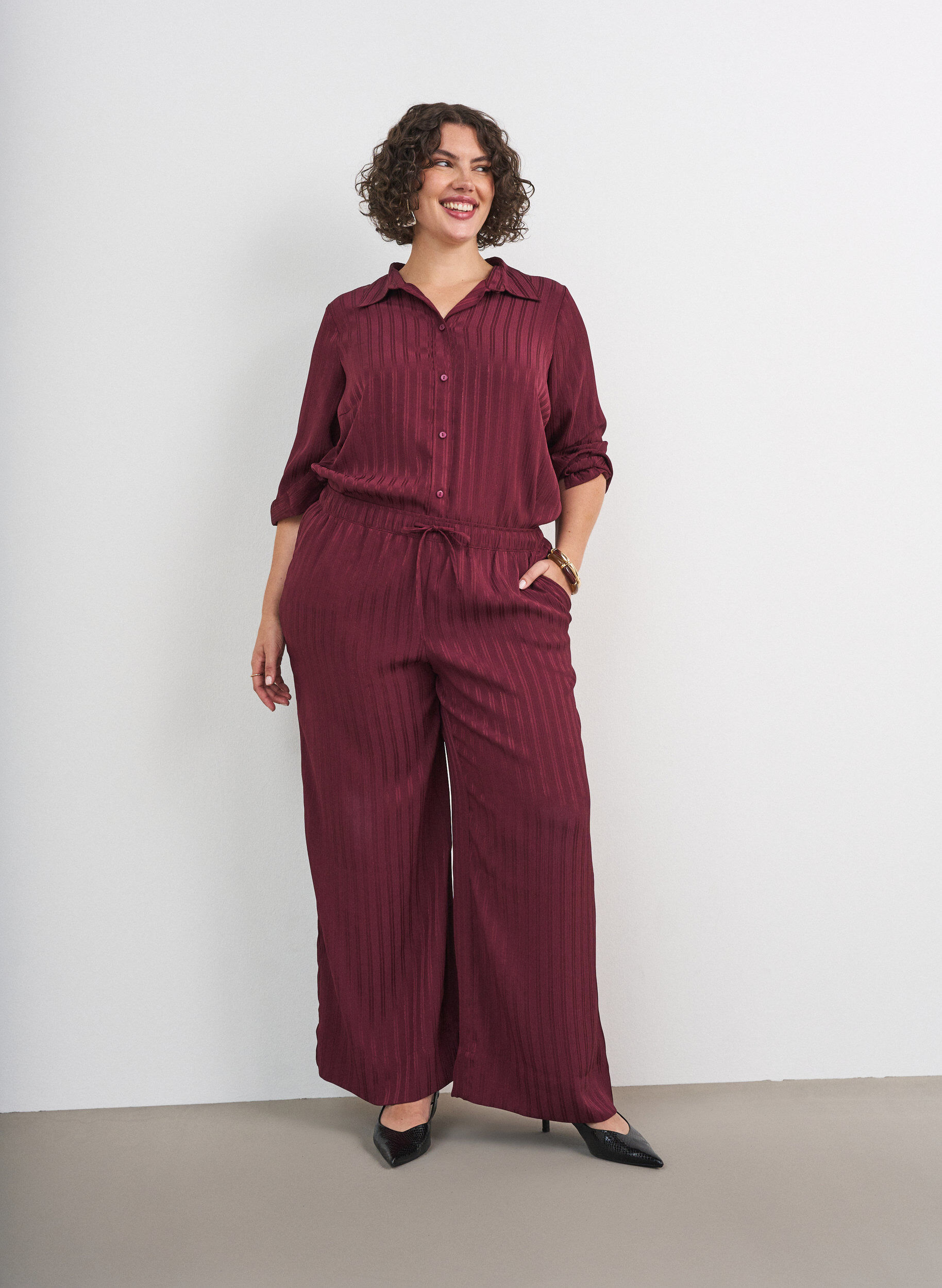 ZizzifashionTrousers with textured stripes and straight legs, Red, Model image number 0