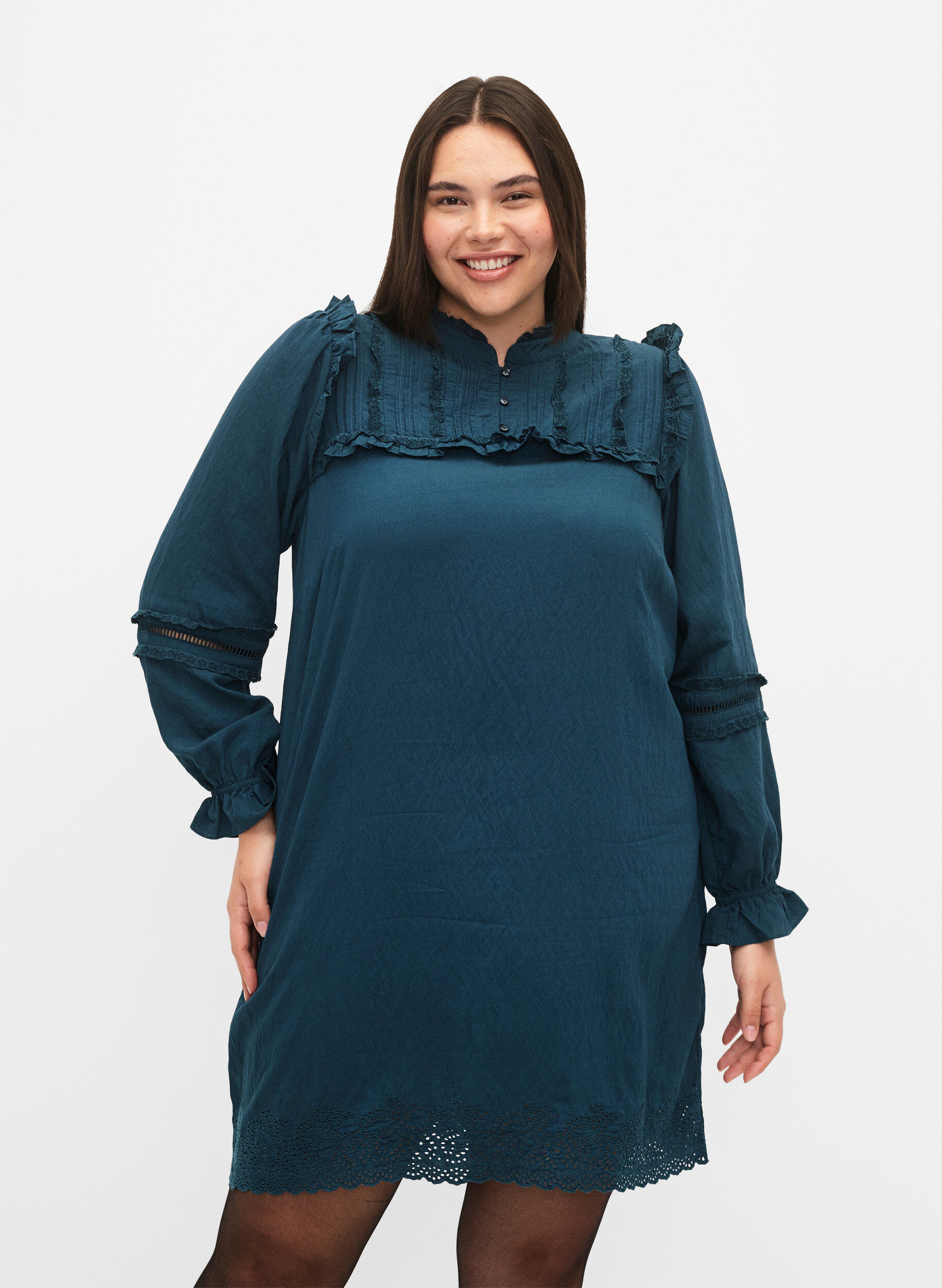 Zizzifashion Viscose dress with broderie anglaise and ruffle details, Reflecting Pond, Model image number 0