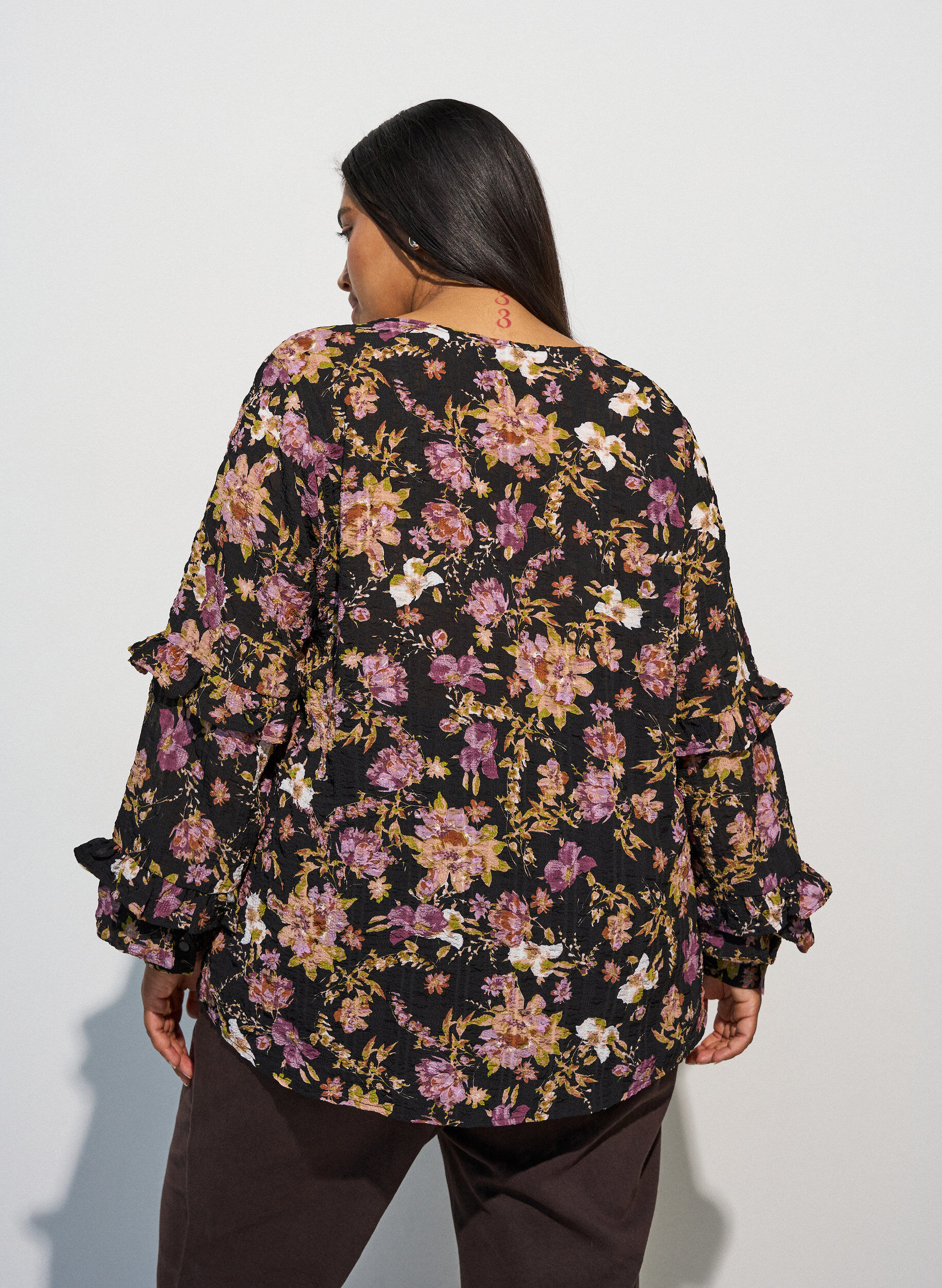 ZizzifashionBlouse with floral print and ruffle details, Black, Model image number 2