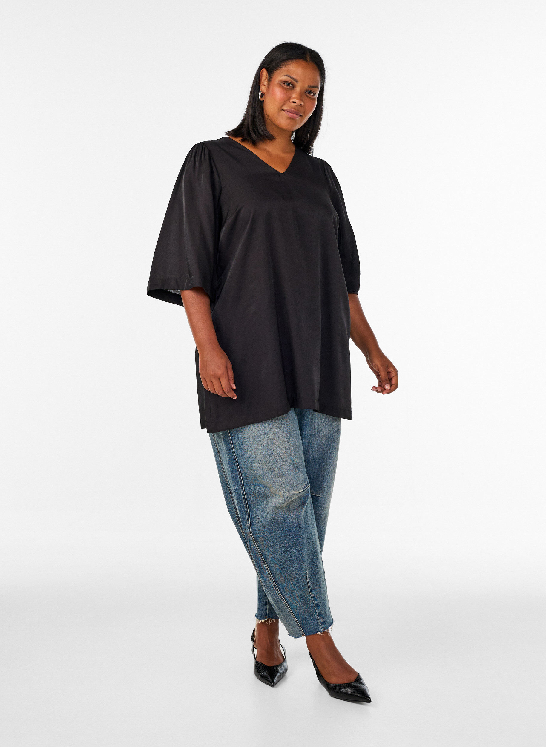 ZizzifashionShiny tunic with a V-neck and 3/4 sleeves, Black, Model image number 1