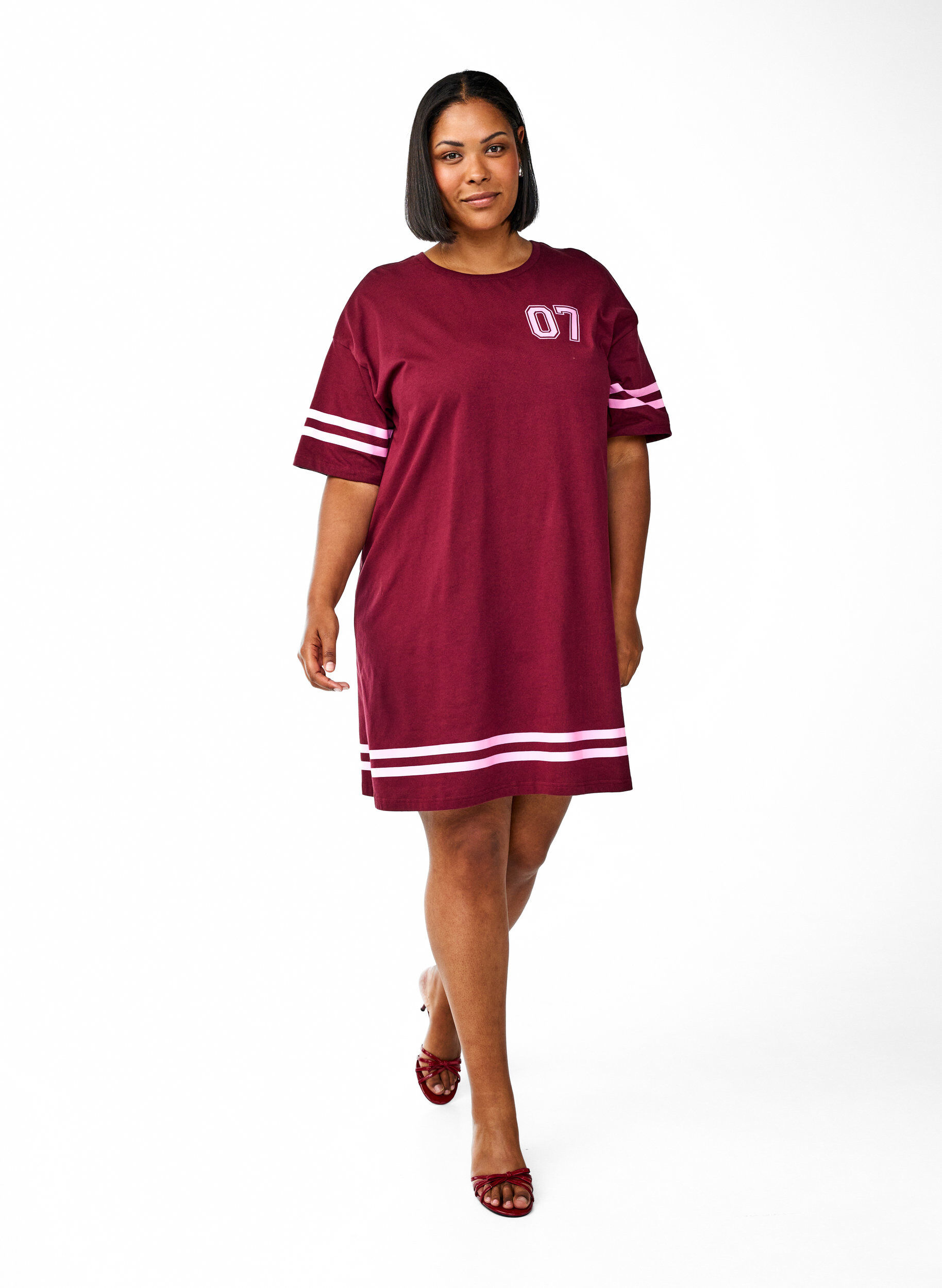Zizzifashion Short T-shirt dress with sporty details, Dark Bordeaux, Model image number 1
