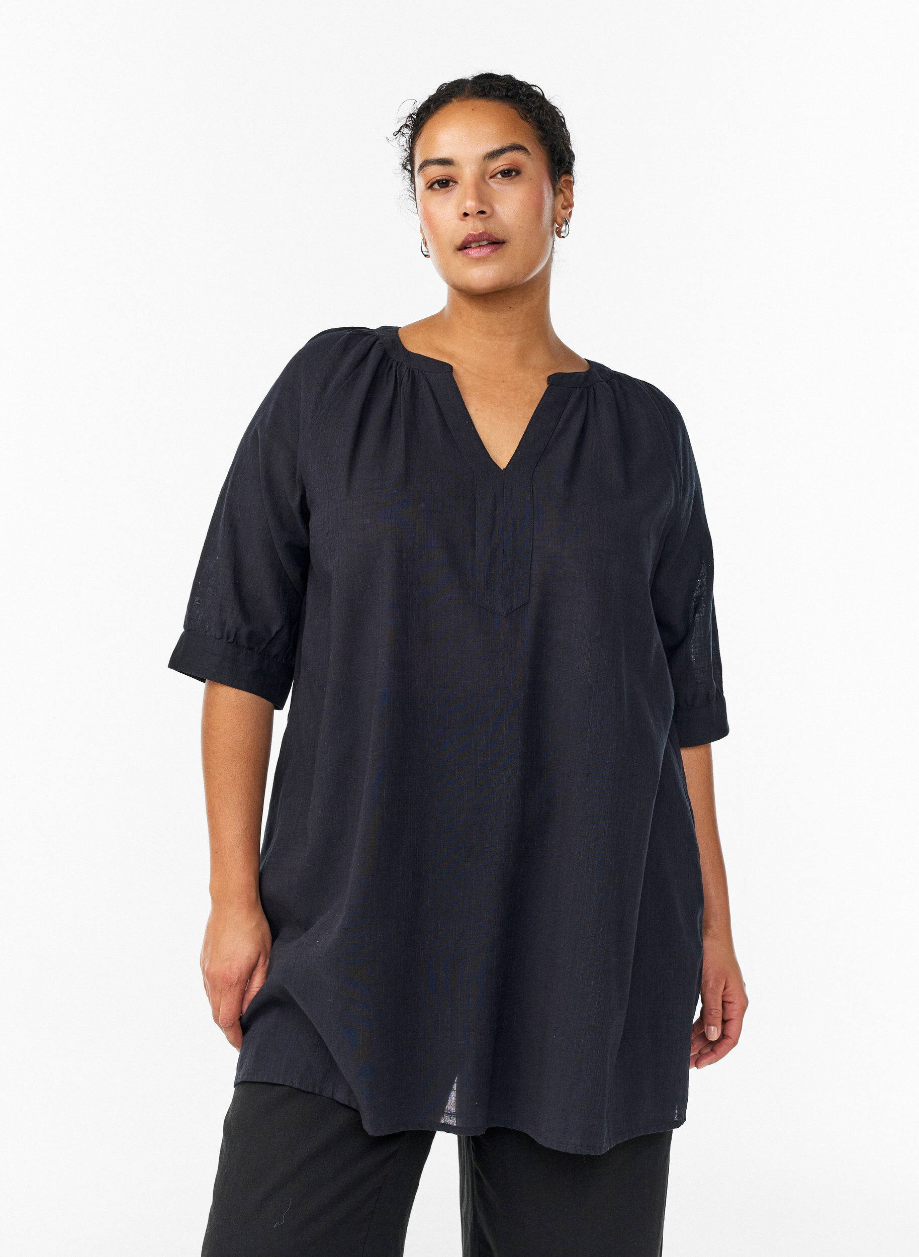 Cotton tunic with a V-neck, Black, Model