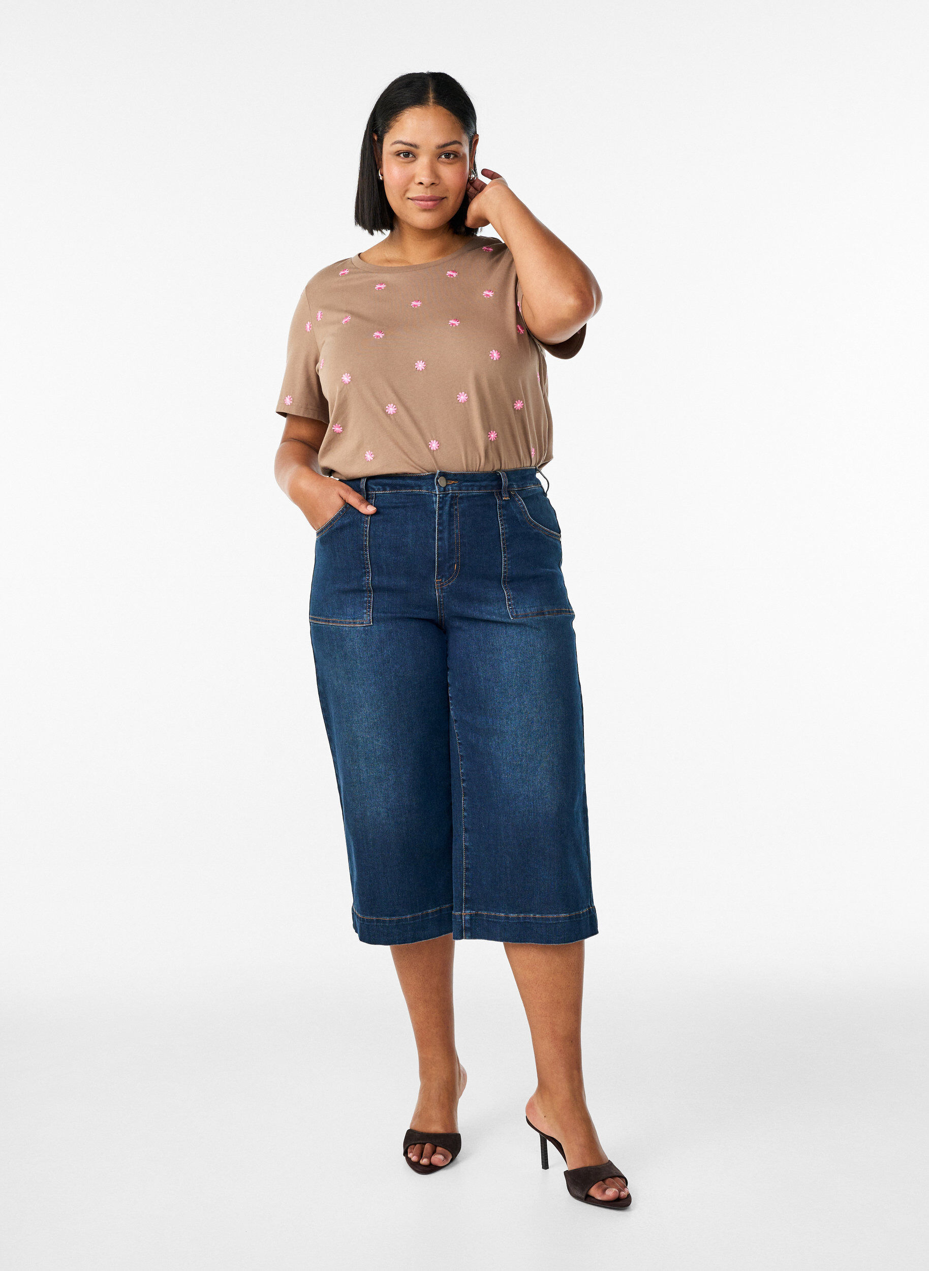 Zizzifashion T-shirt in organic cotton with embroidered motifs, Brown, Model image number 1