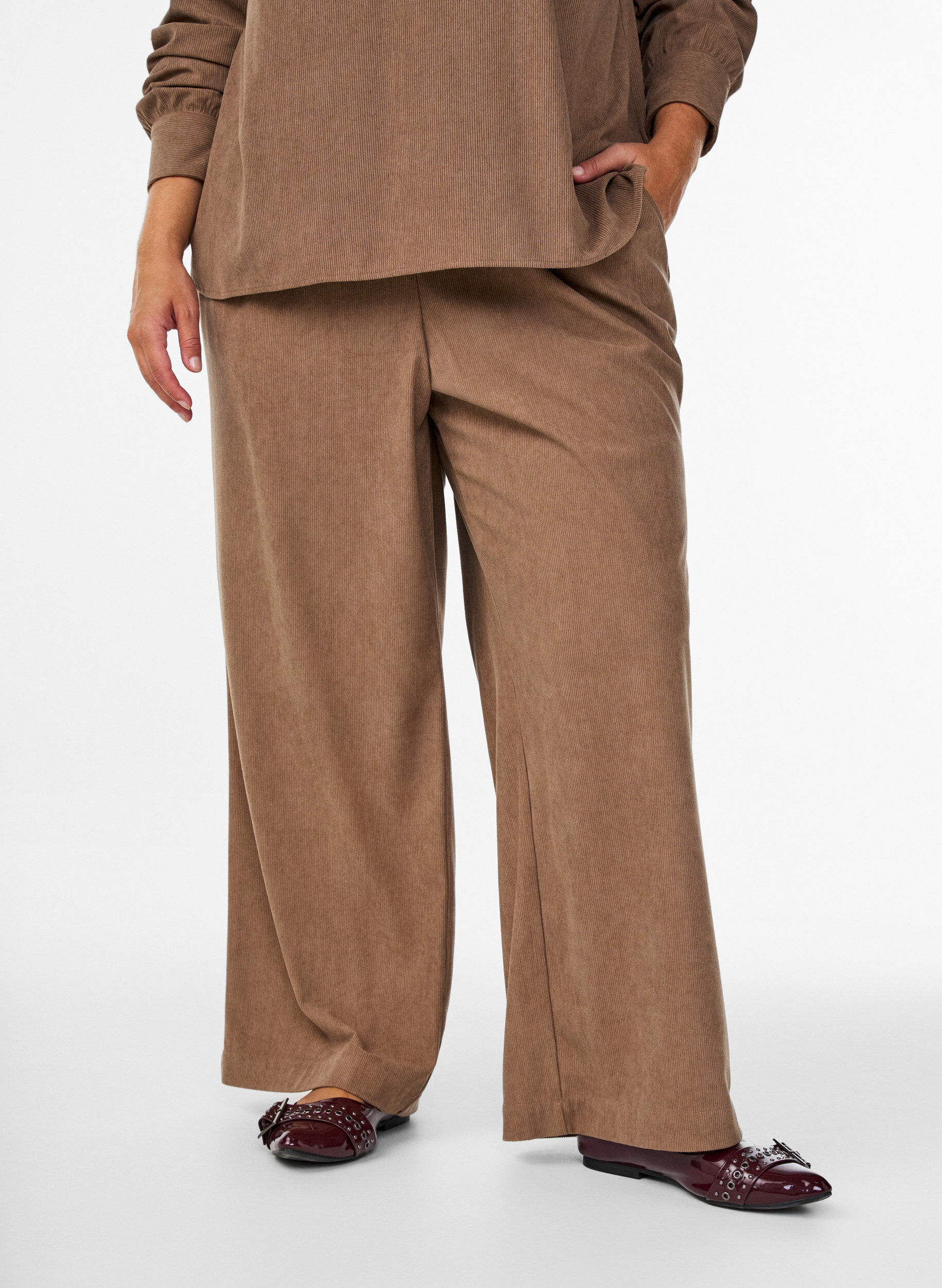 Zizzifashion Velvet trousers with a wide leg, Brown, Model image number 2
