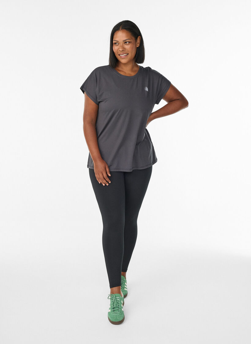 Solid-coloured training T-shirt, Dark Grey, Model image number 1