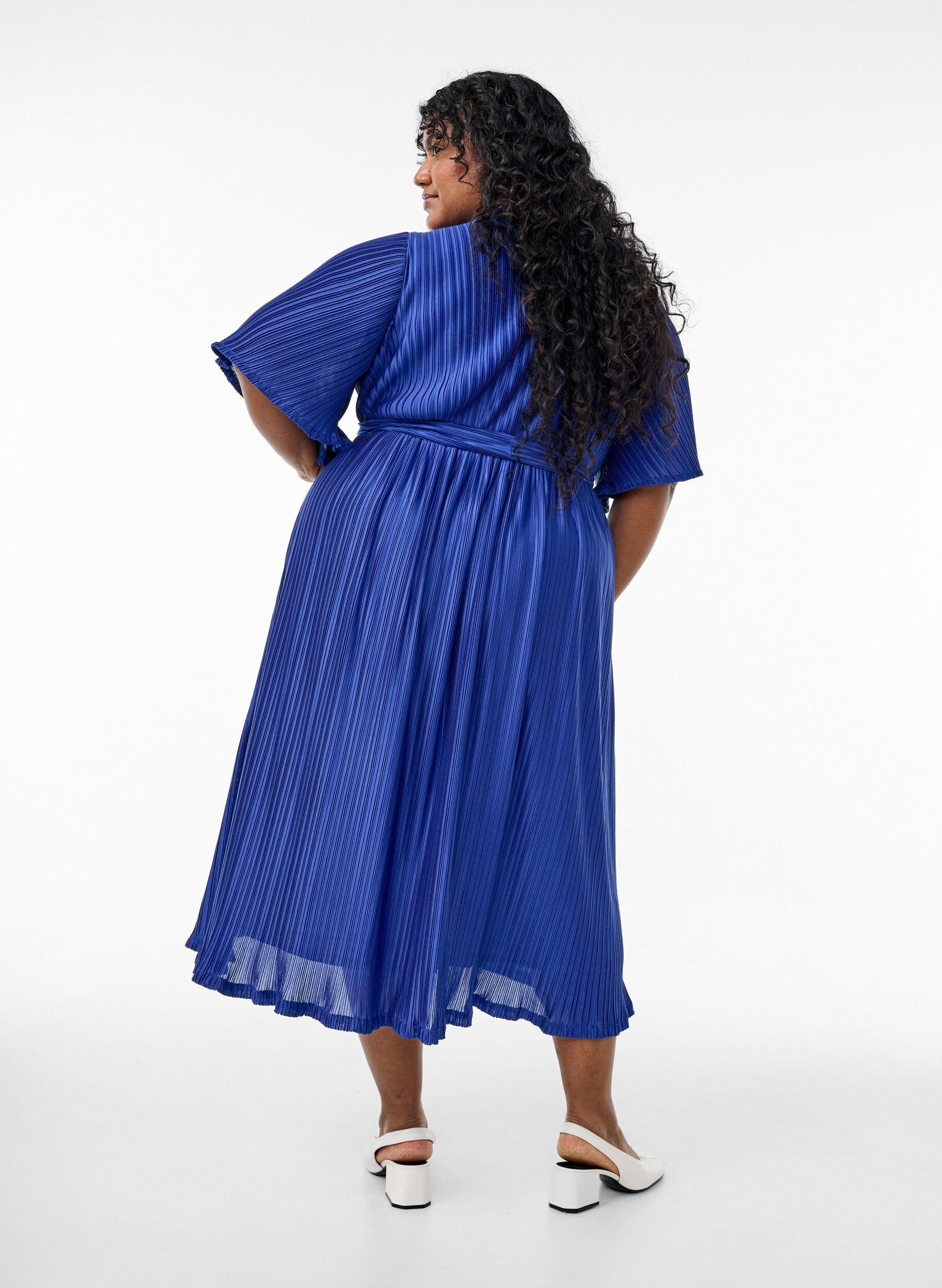 Zizzifashion Pleated midi dress with batwing sleeves, Blue, Model image number 1