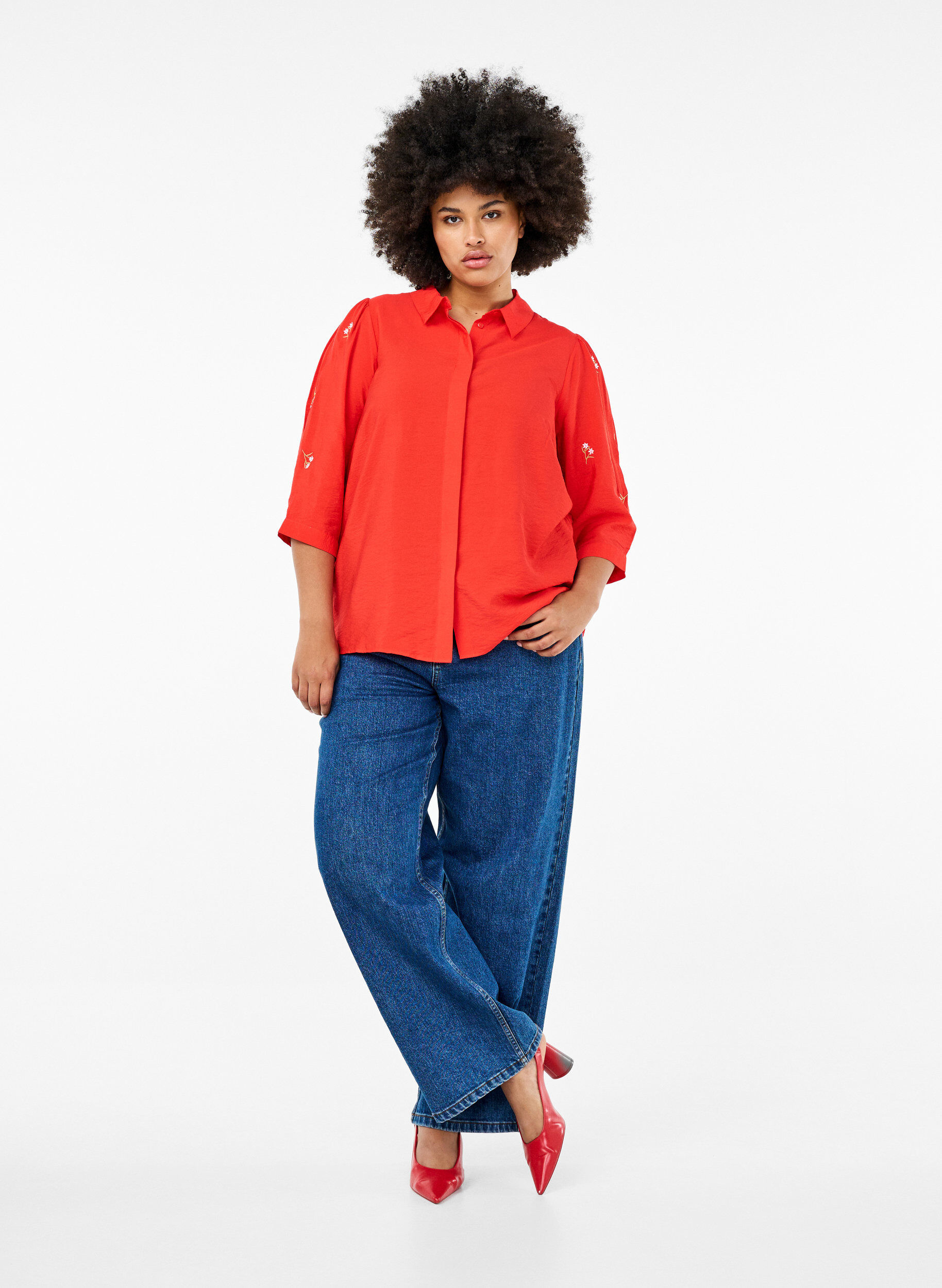 Zizzifashion Blouse with 3/4 sleeves and floral embroidery, Flame Scarlet, Model image number 2