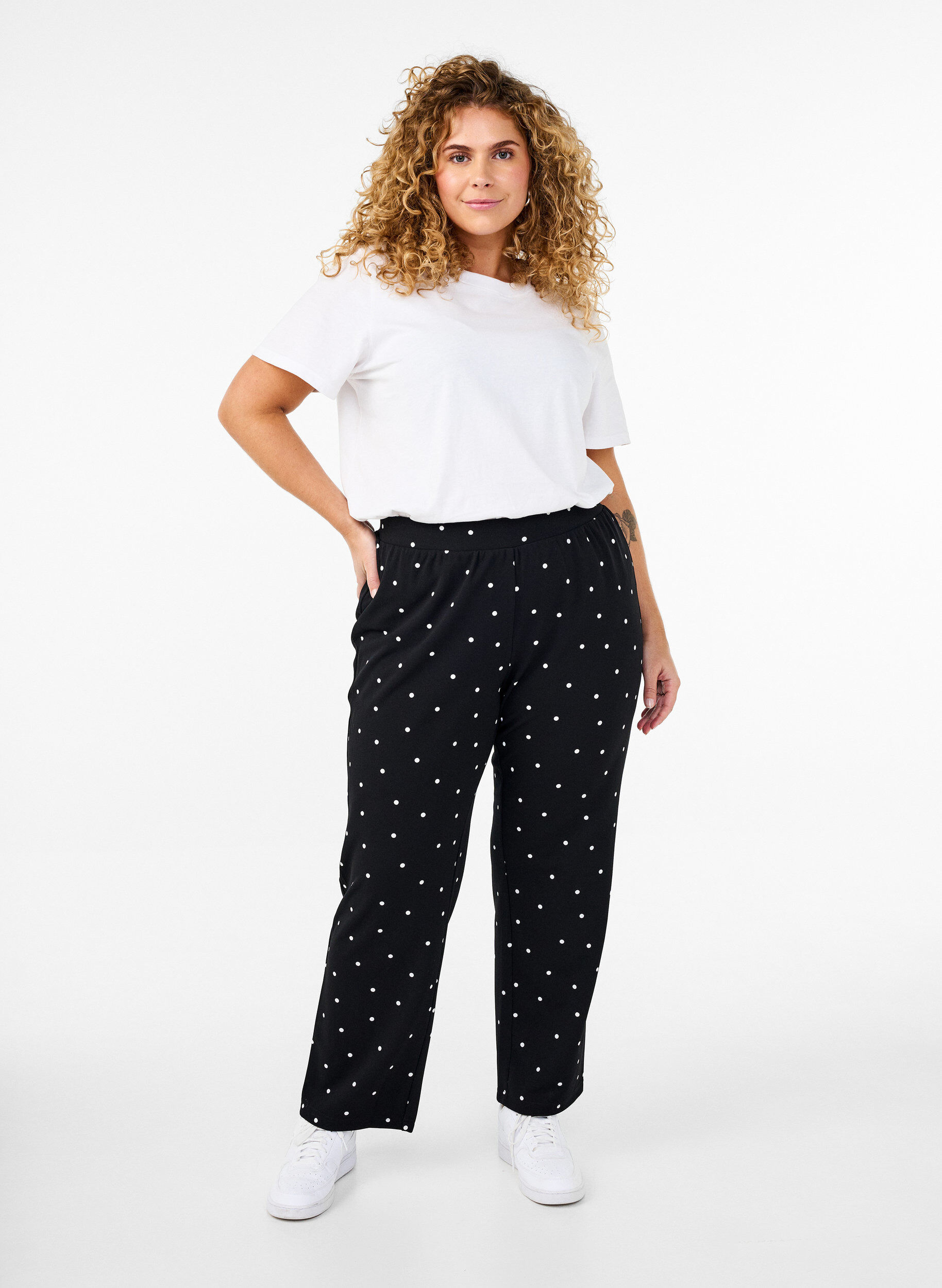 Straight fit trousers, Black, Model