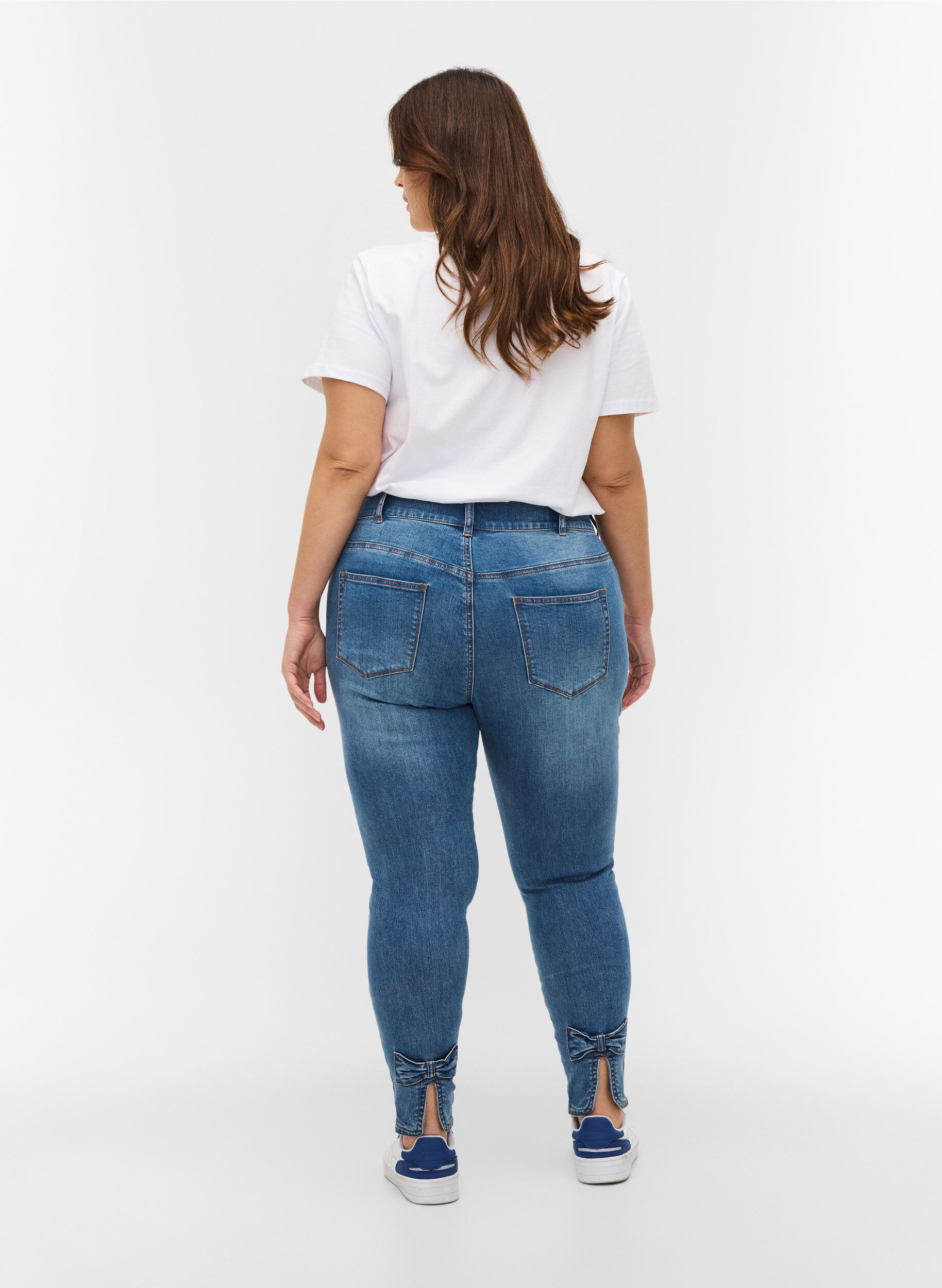 Zizzifashion Cropped Amy jeans with a high waist and bows, Blue denim, Model image number 1