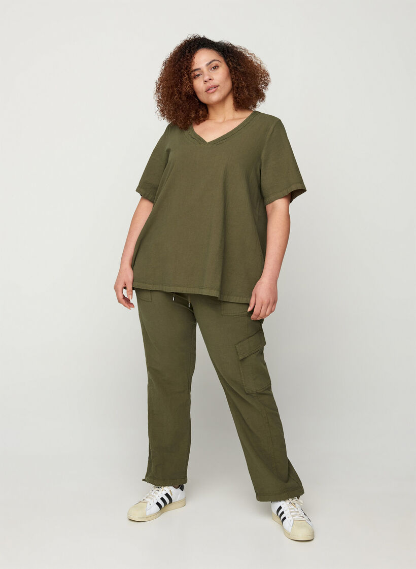 Loose cargo trousers in cotton, Green, Model image number 1