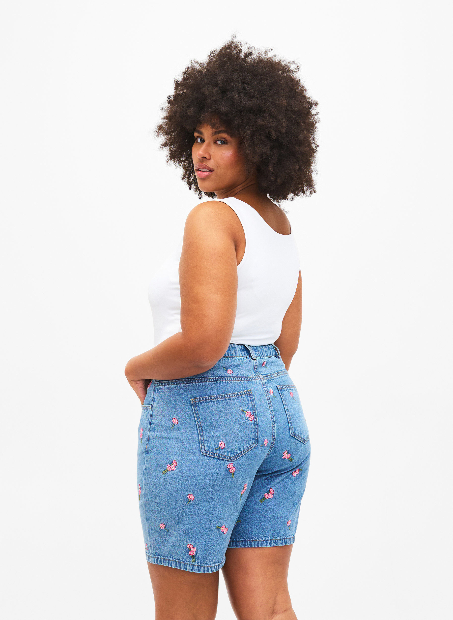 Zizzifashion Denim shorts with embroidered flowers, Light Blue, Model image number 2