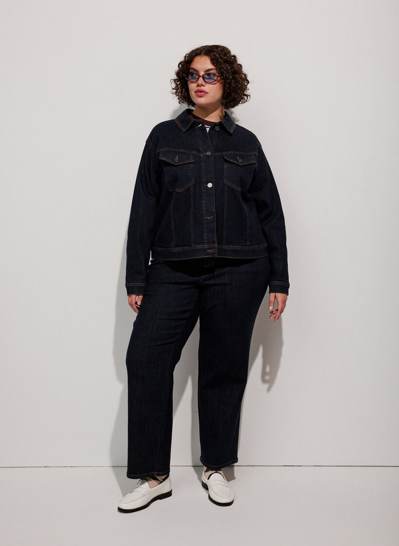 Classic denim jacket with contrast stitching, Blue, Model