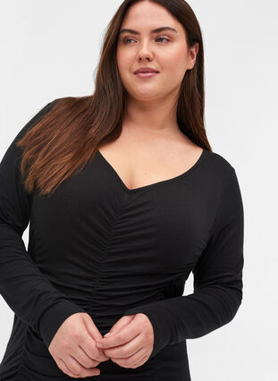 Long sleeve viscose blouse with V-neck and wrinkle, Black, Model image number 2