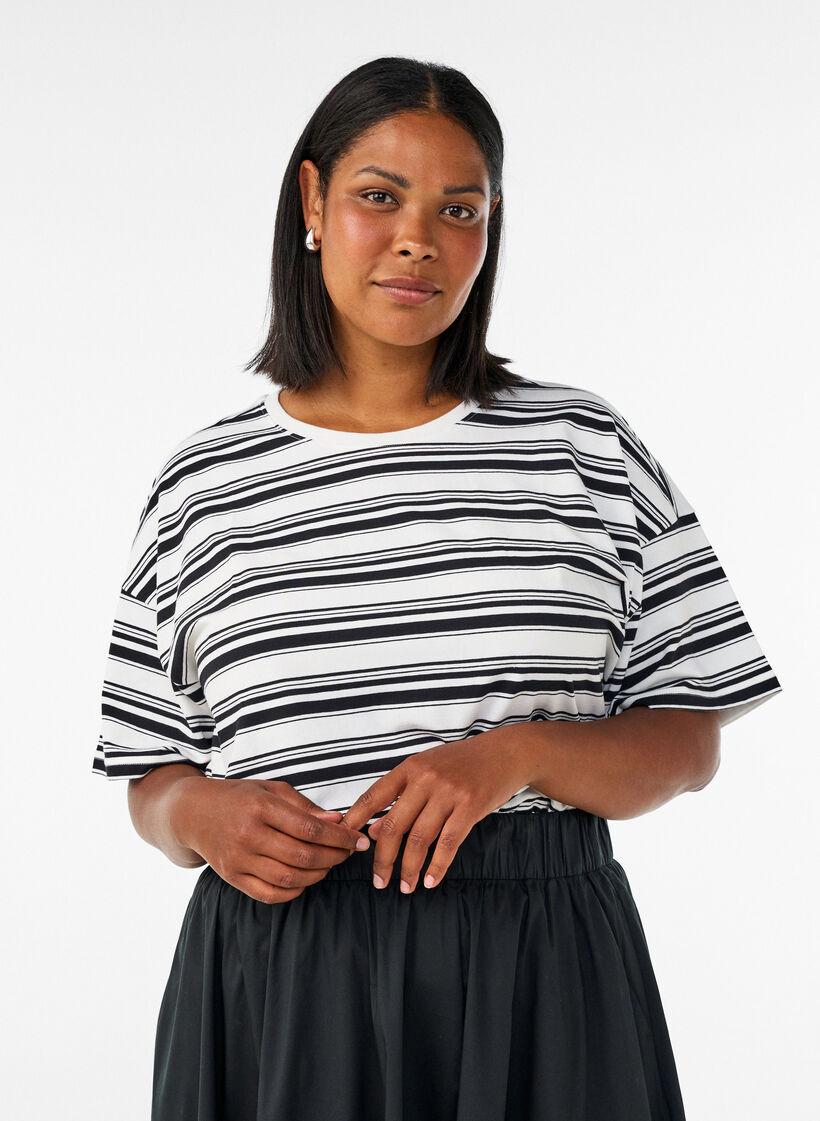Boxy T-shirt with striped pattern, Black, Model image number 0