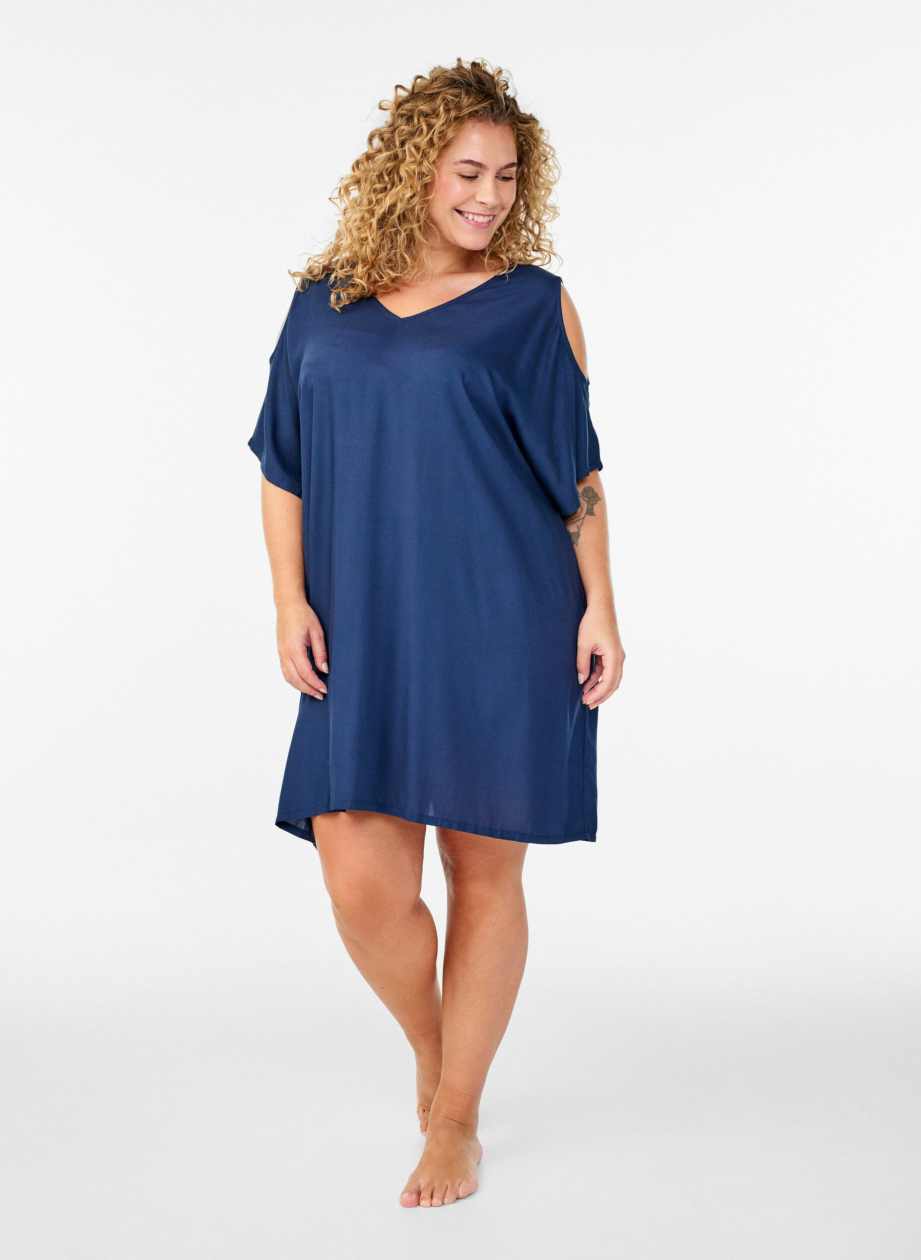 Zizzifashion Beach dress in viscose with shoulder detail, Blue, Model image number 1