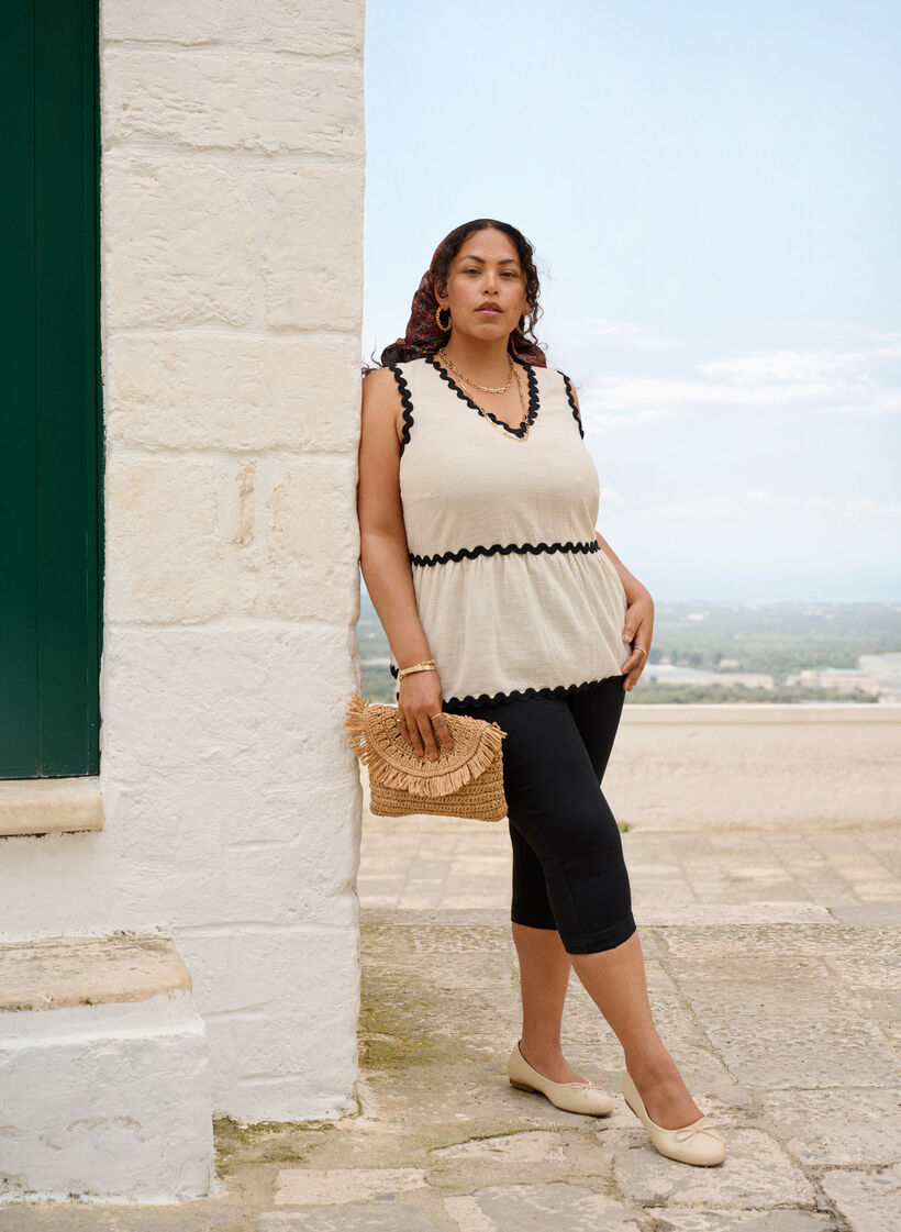 High waisted Amy capri jeans with super slim fit, Black, Image image number 0