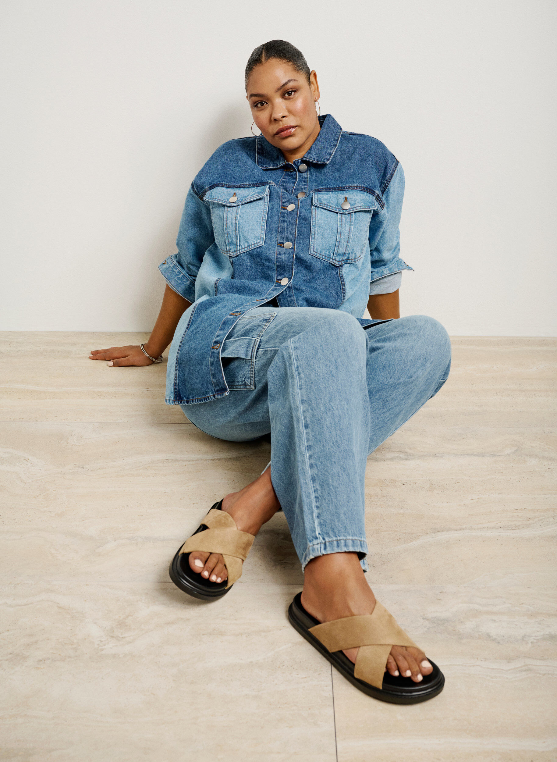 Zizzifashion Faux suede sandal with cross straps, Woodsmoke, Image image number 0