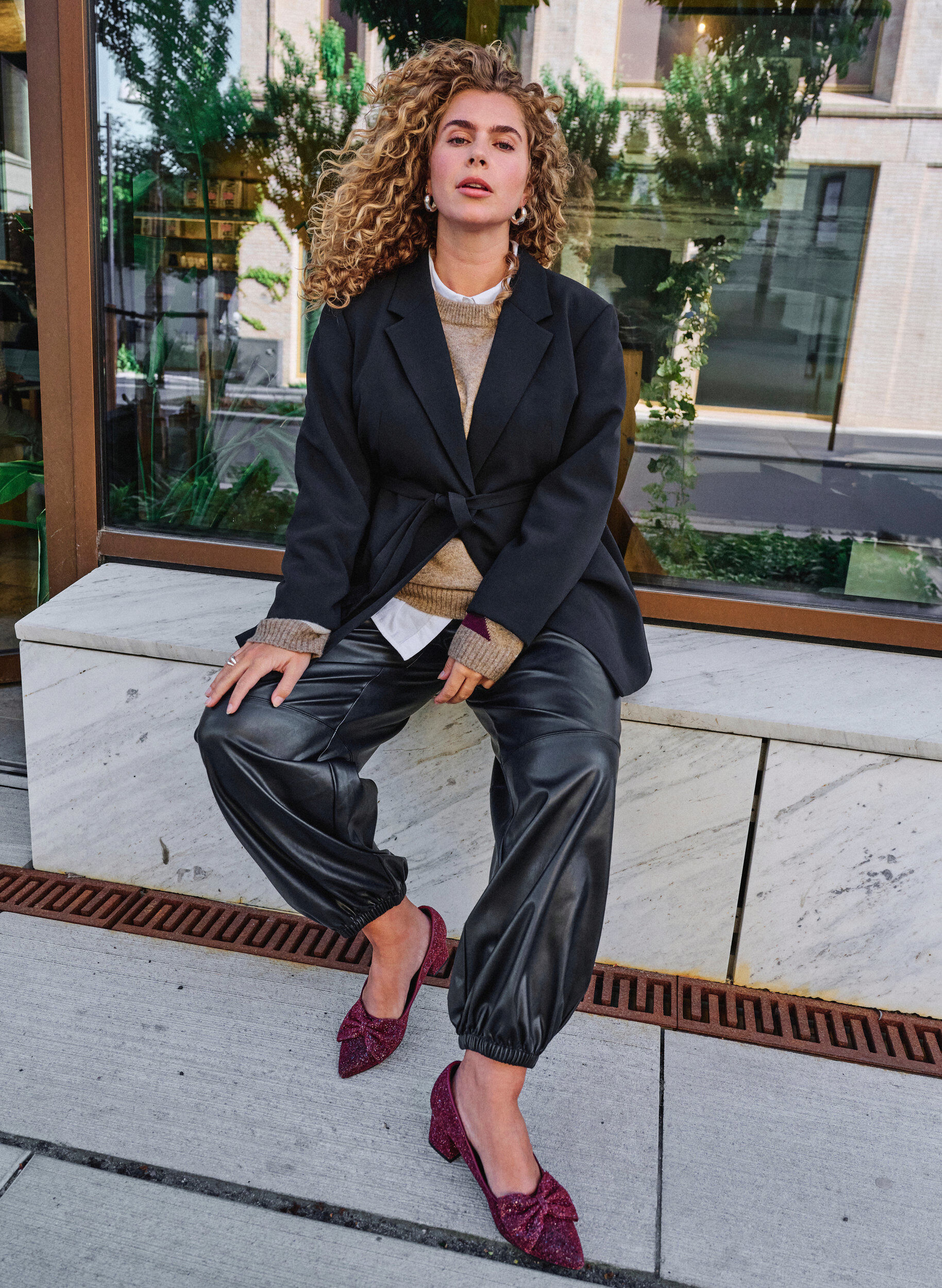Balloon trousers in faux leather