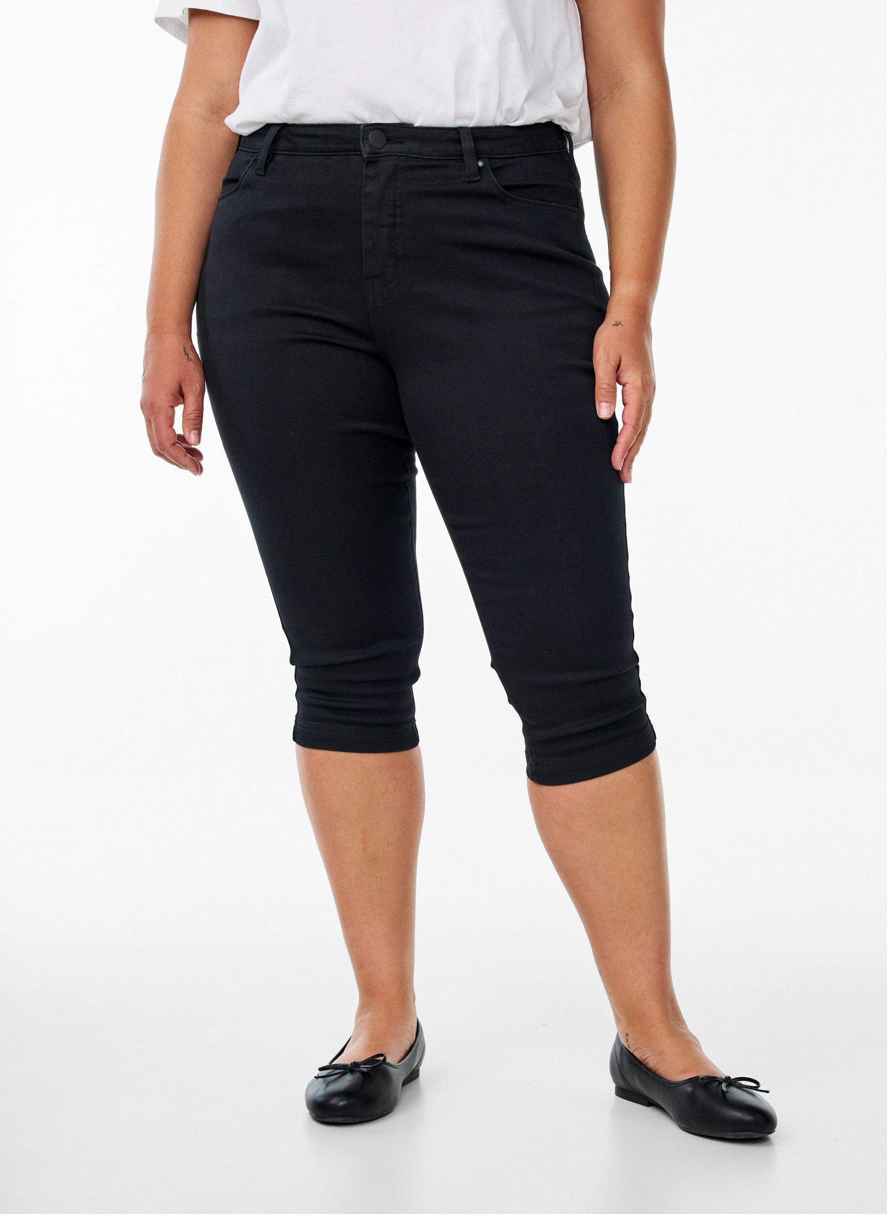 Zizzifashion High waisted Amy capri jeans with super slim fit, Black, Model image number 2