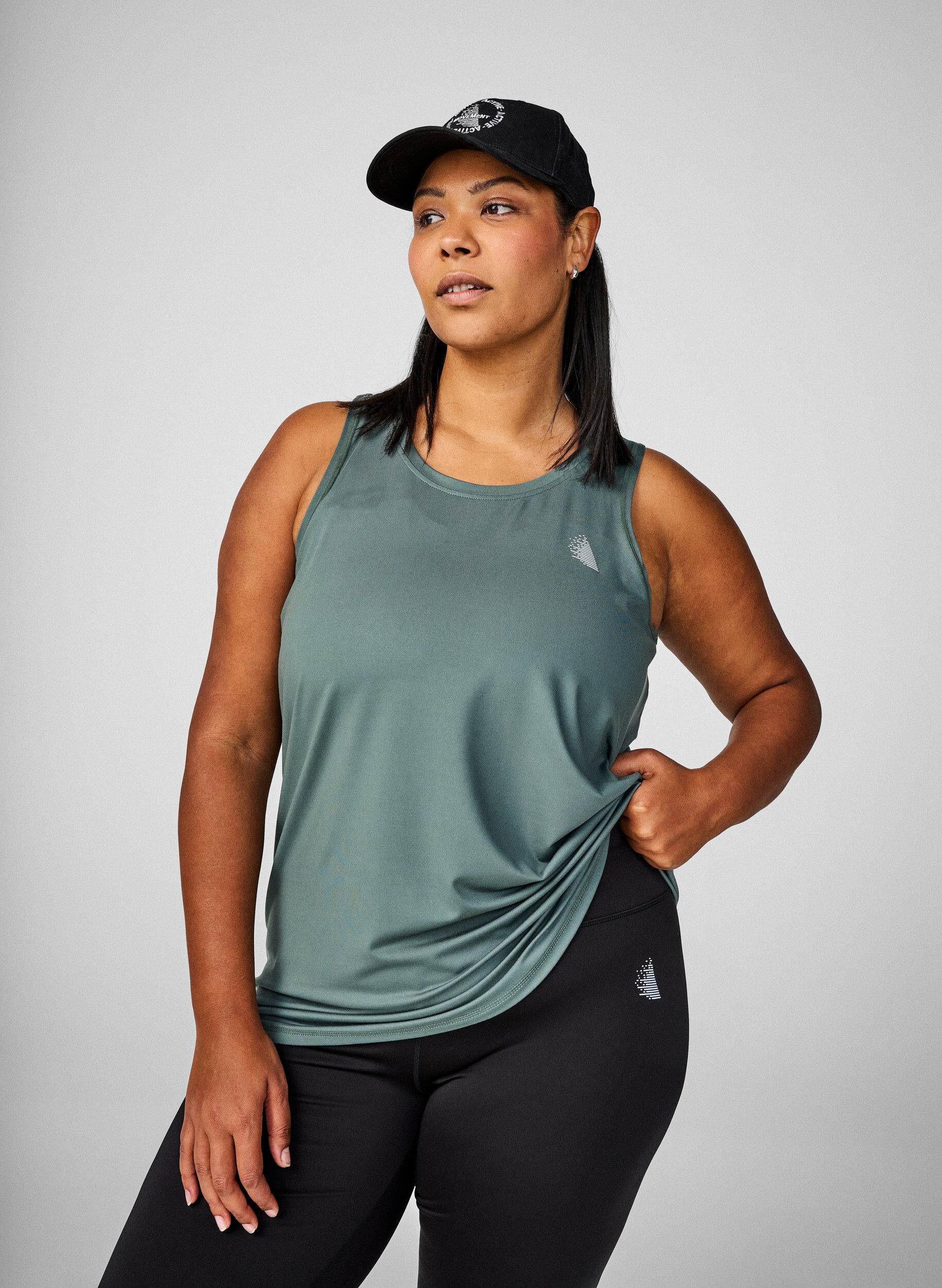 Zizzifashion Solid coloured training top with a round neck, Green, Image image number 0
