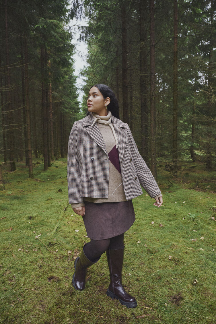 Classic autumn in earth tones, , Model