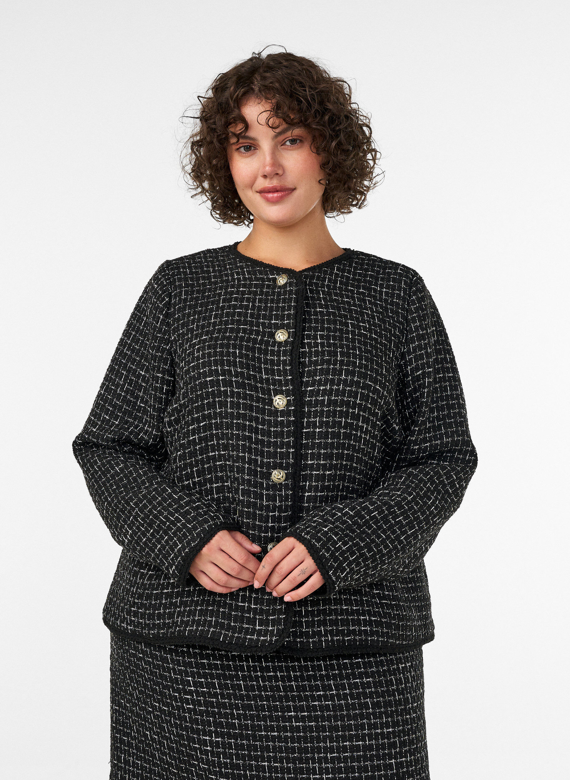 Jacket in boucl&eacute; with gold-coloured buttons, Black, Model
