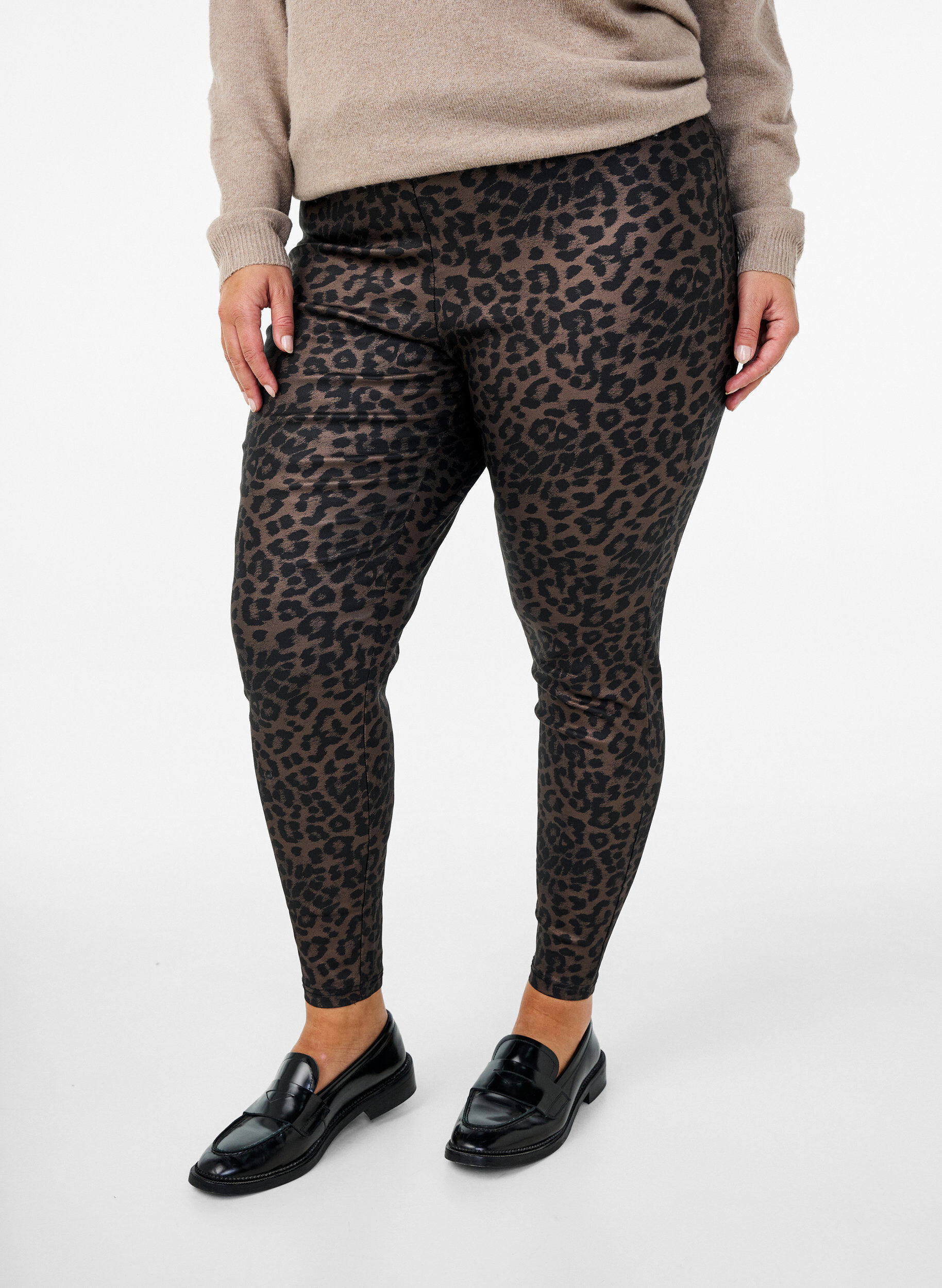 Zizzifashion Coated leggings with leopard print and cropped length, Brown, Model image number 0