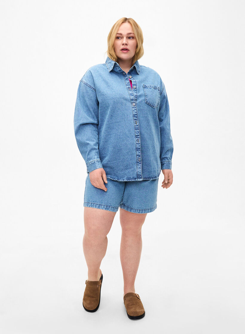 Loose denim shirt with chest pocket, Light blue denim, Model image number 3