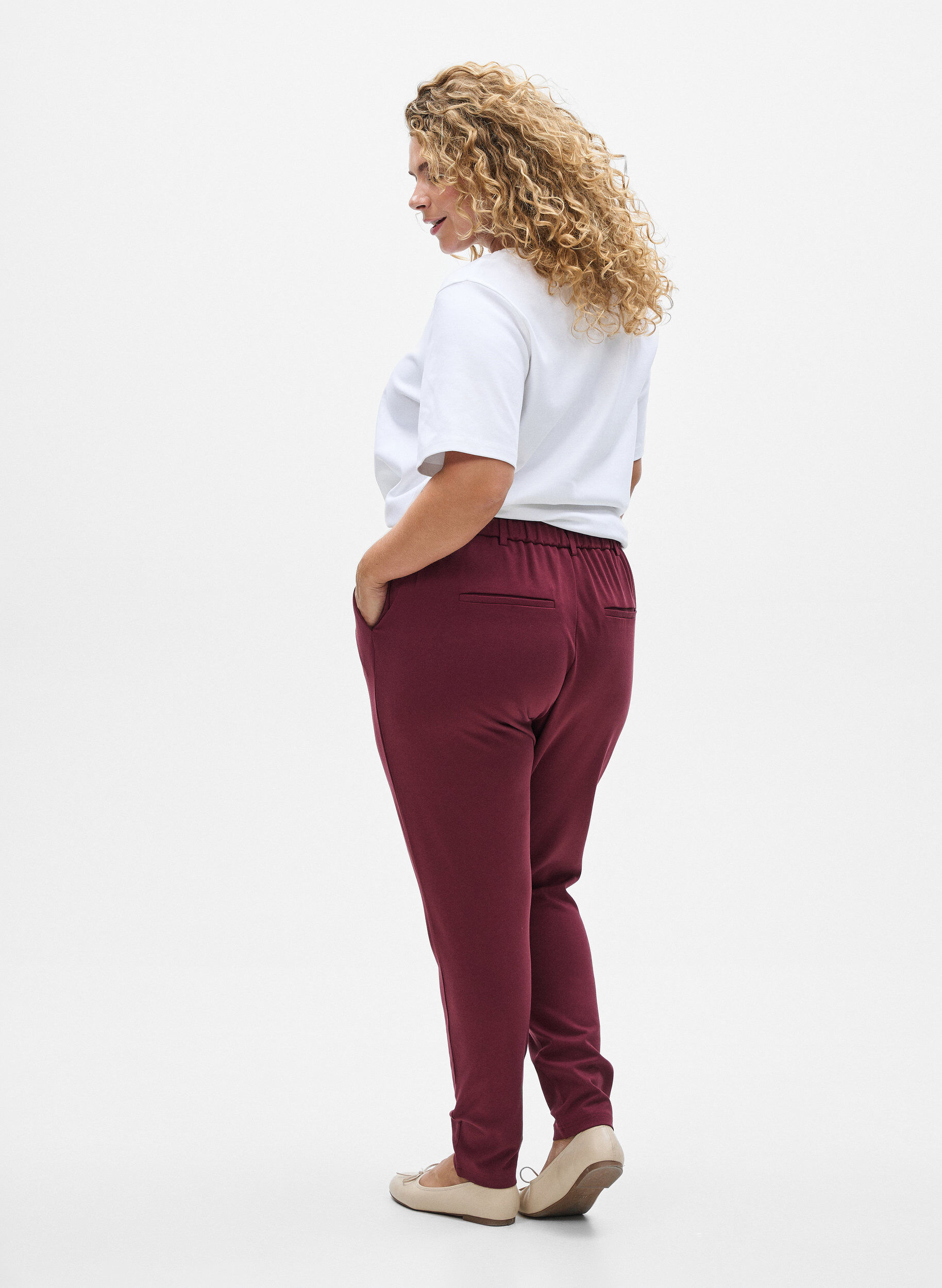 Zizzifashion Cropped Maddison trousers, Dark Bordeaux, Model image number 2