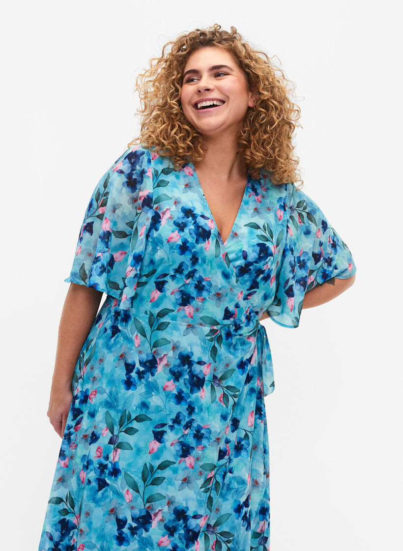 Short-sleeved wrap dress with floral print, Trellis AOP, Model image number 1
