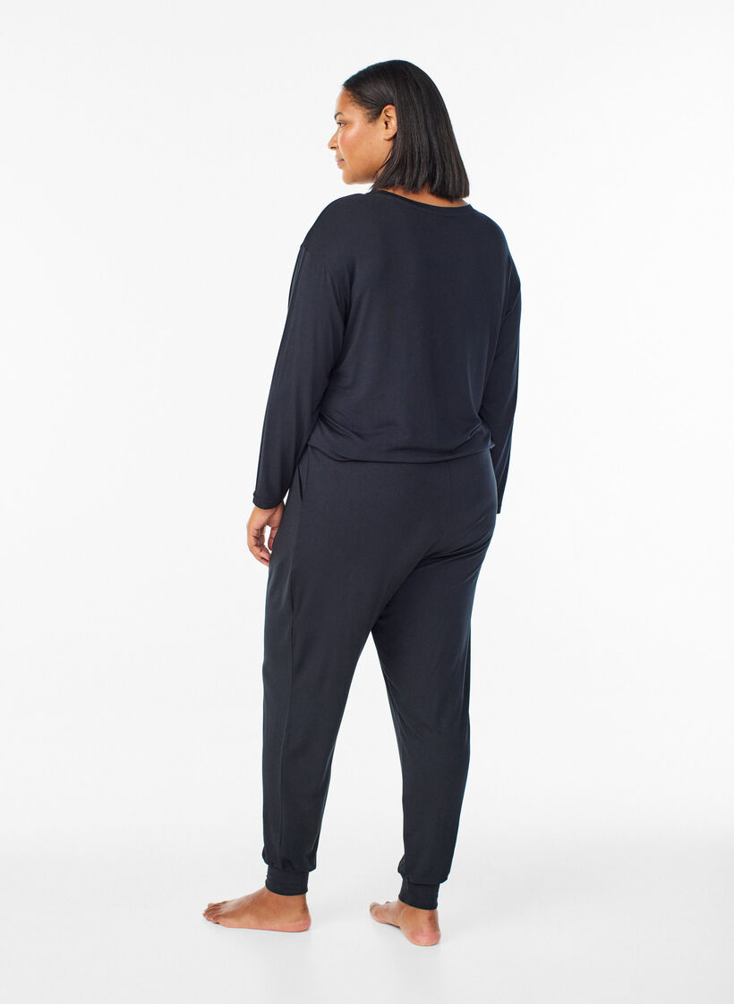 Night trousers in modal with high waist, Black, Model image number 1
