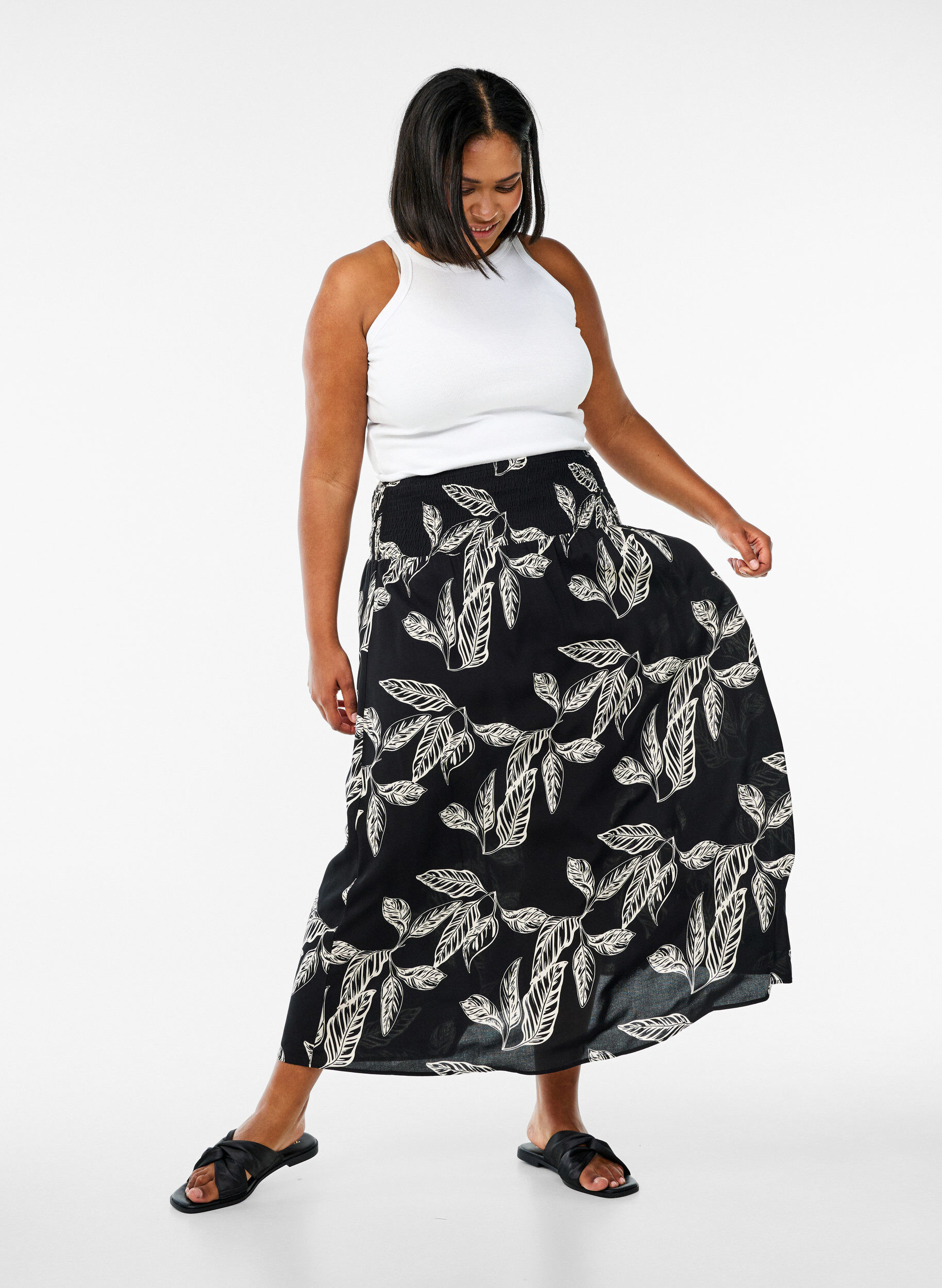 Zizzifashion Viscose maxi skirt with smocking, Black, Model image number 2