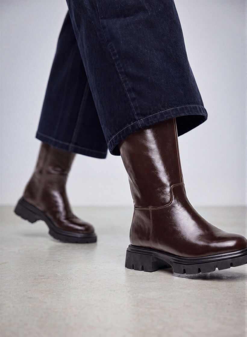 Tall boot with a lightly crackled look, Brown, Image