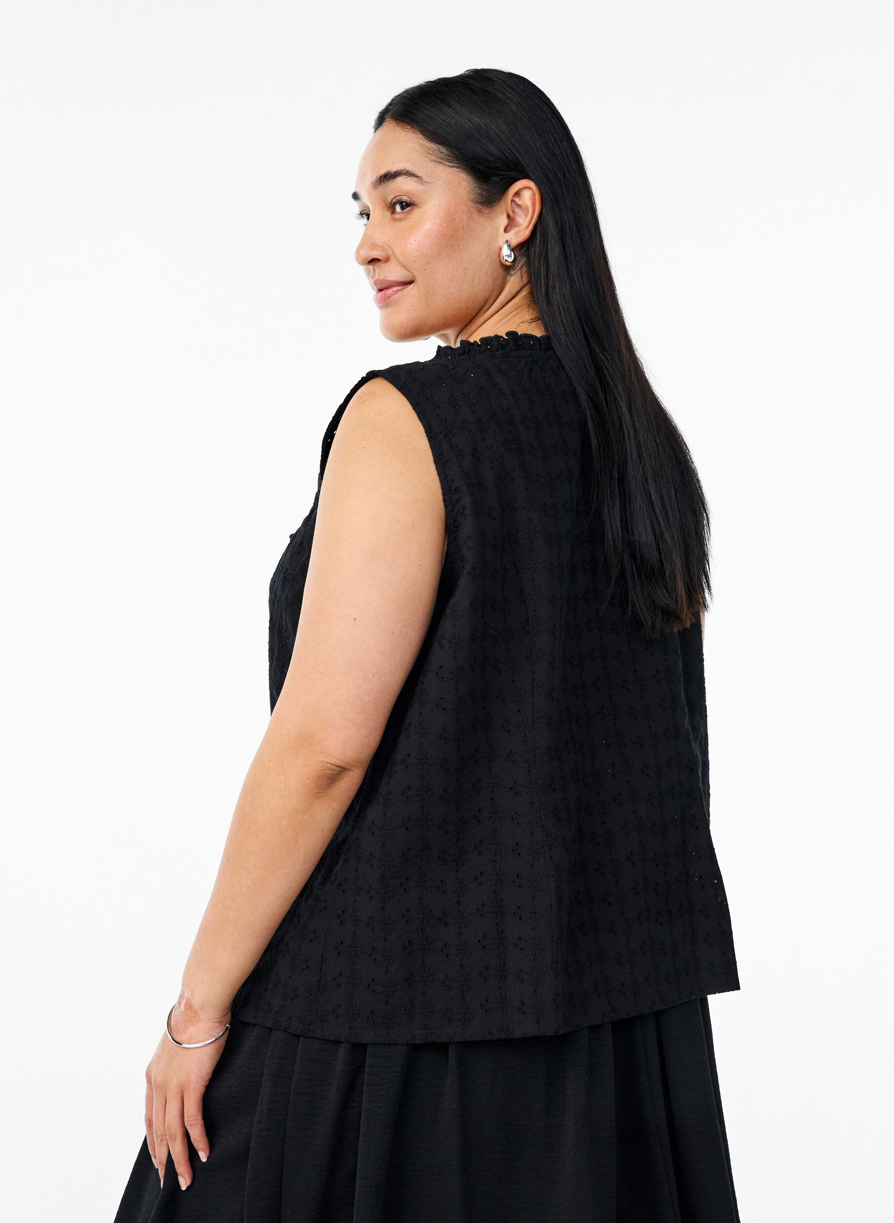Zizzifashion Sleeveless blouse with broderie anglaise and ruffles, Black, Model image number 2