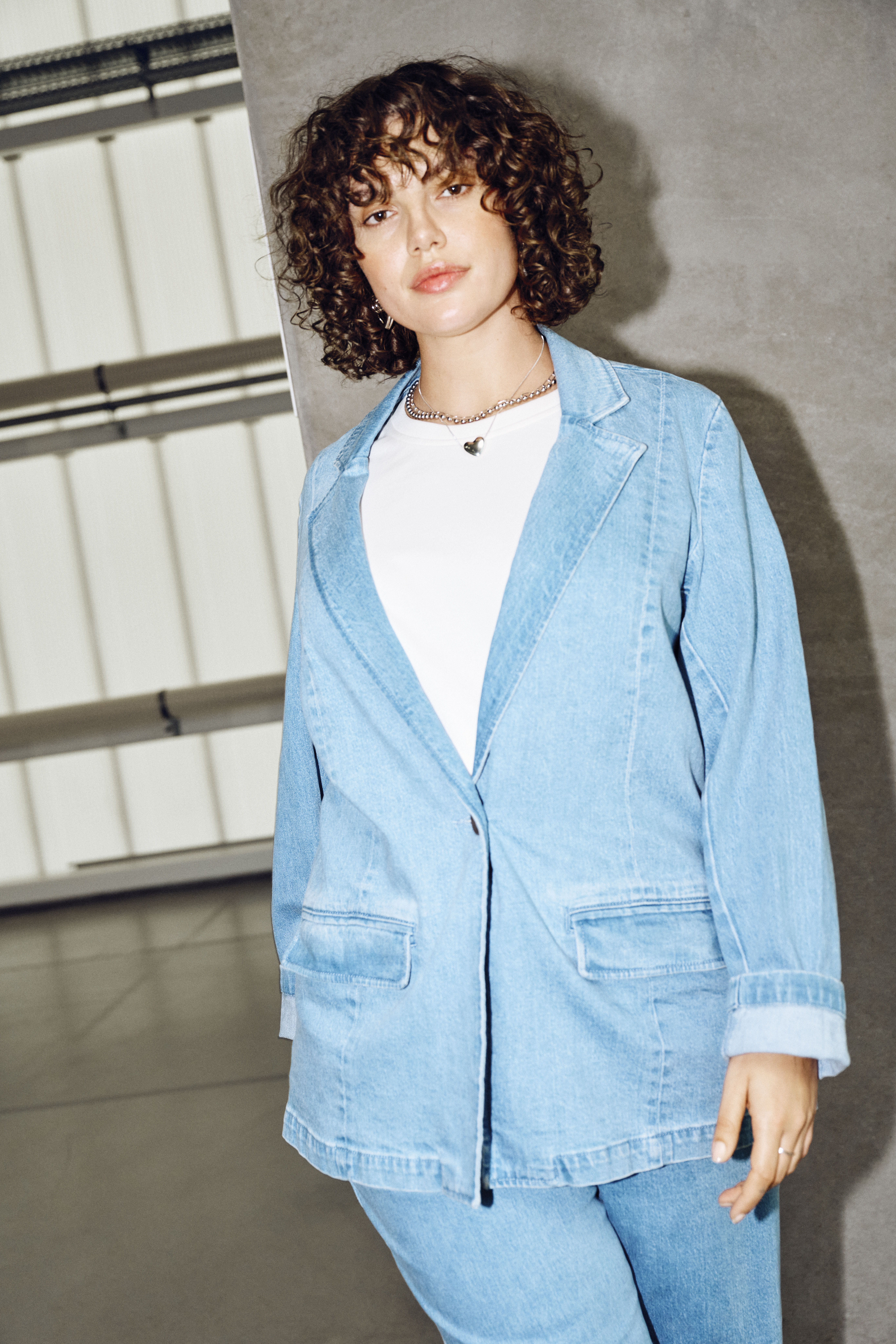 Zizzifashion Denim blazer look, , Model