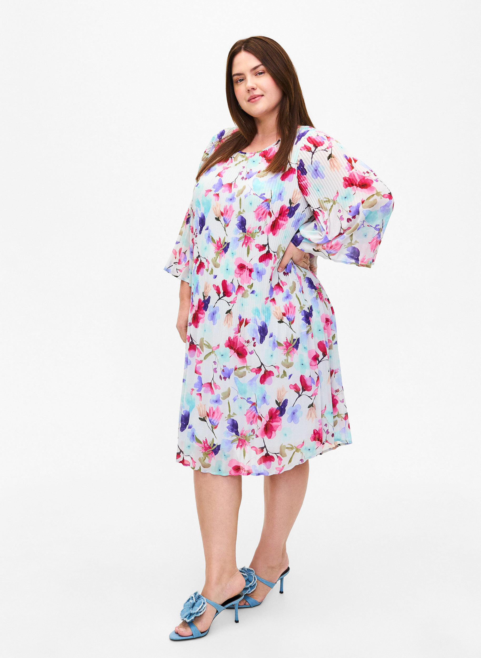 Zizzifashion Printed pleated dress with waist tie, White/MultiFlowerAOP, Model image number 2