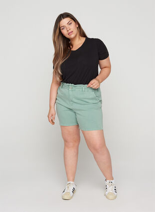 Cotton shorts with ruffle trim, Chinois Green, Model image number 2