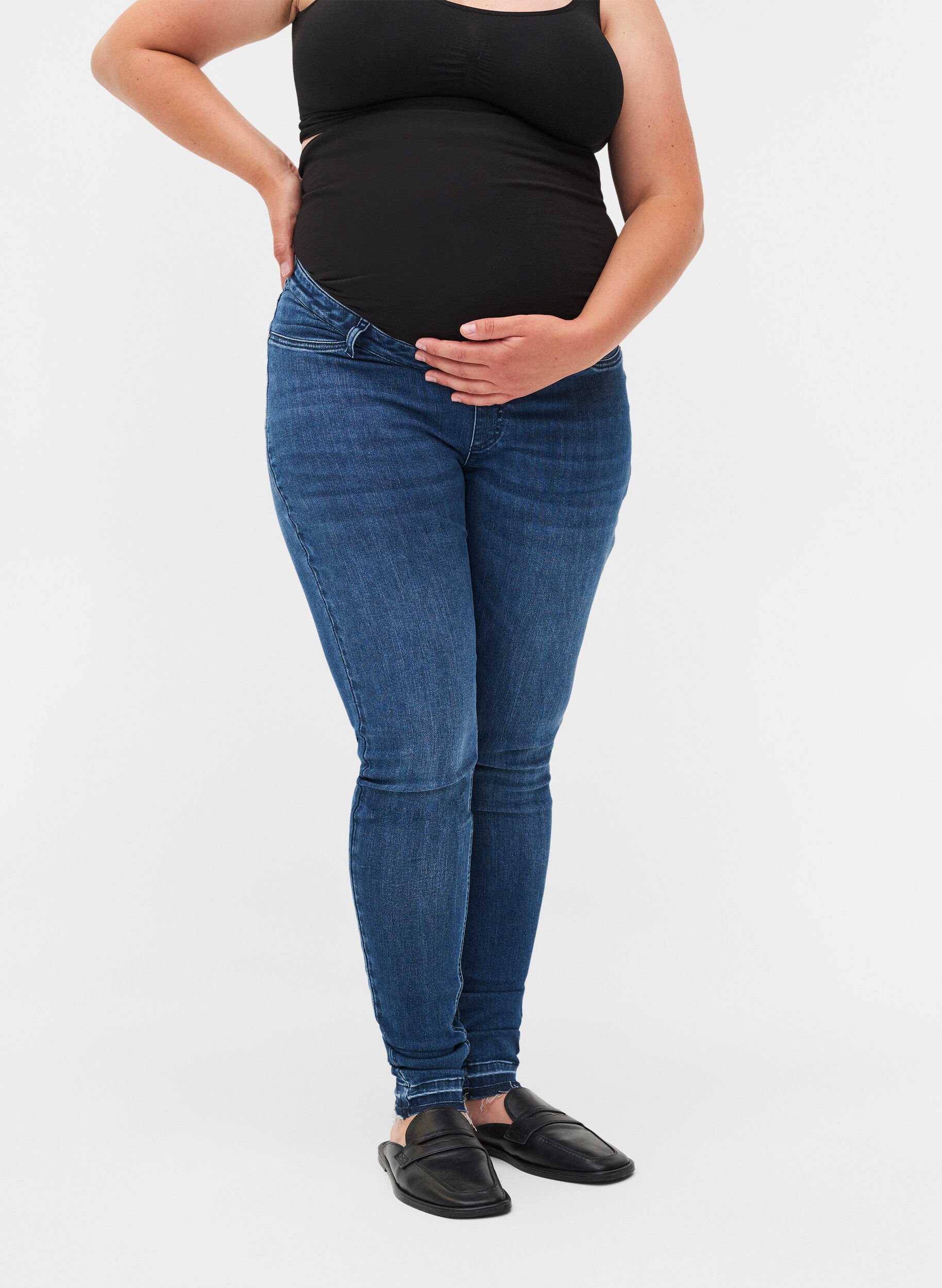 Zizzifashion Maternity Amy jeans, Blue denim, Model image number 2