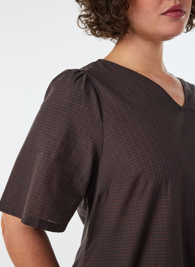 Short checked dress with ruffle hem, Brown, Model image number 3