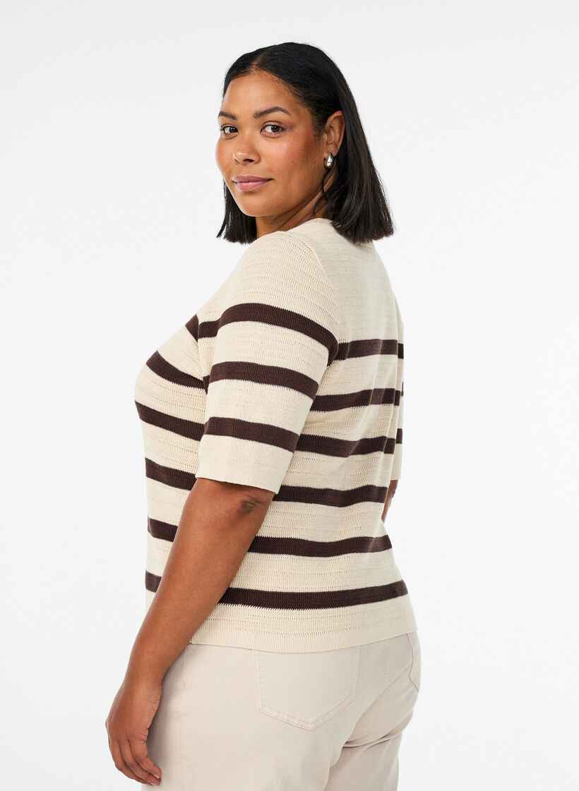 Knitted blouse with stripes and short sleeves, Vanilla, Model