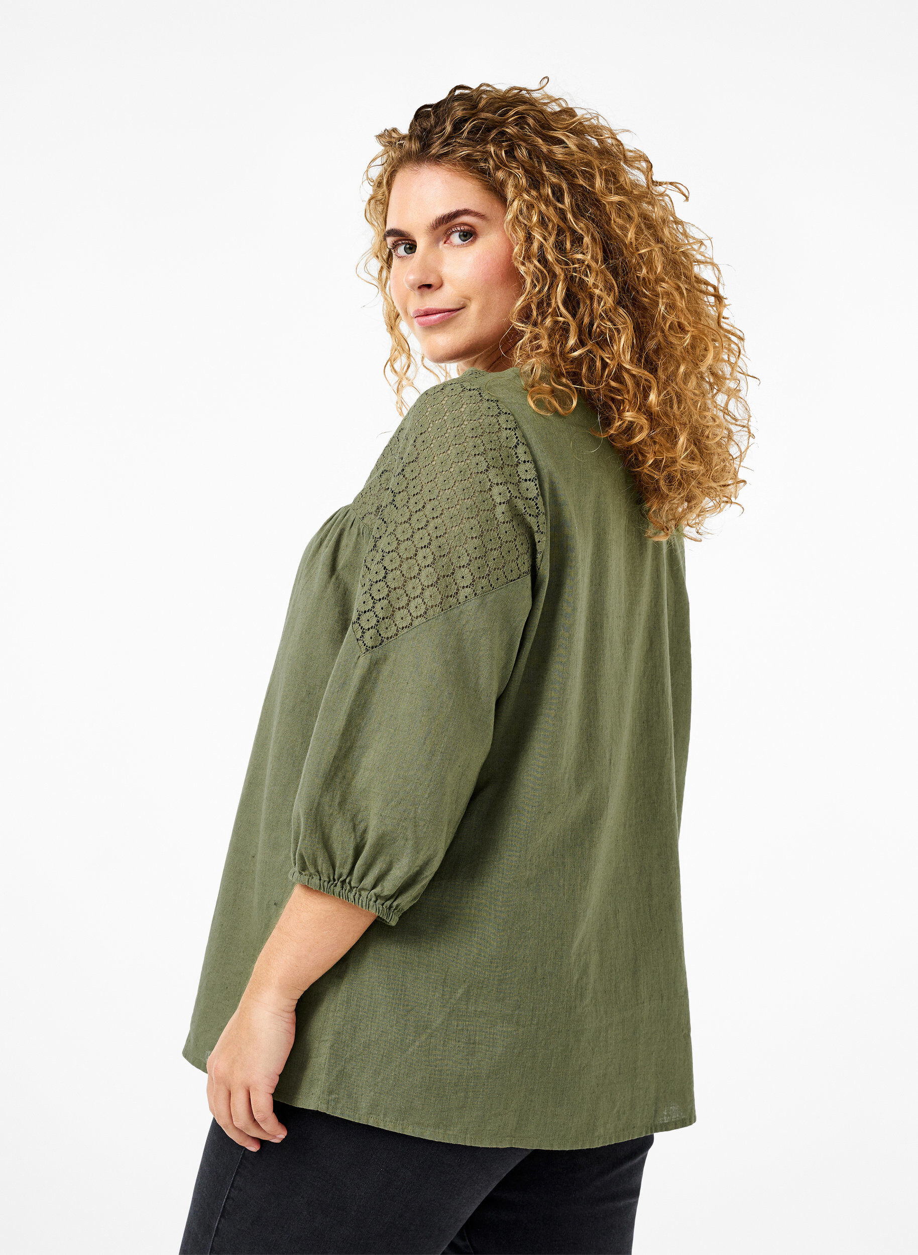 Zizzifashion Blouse in a cotton mix with linen and crochet detail, Deep Lichen Green, Model image number 1