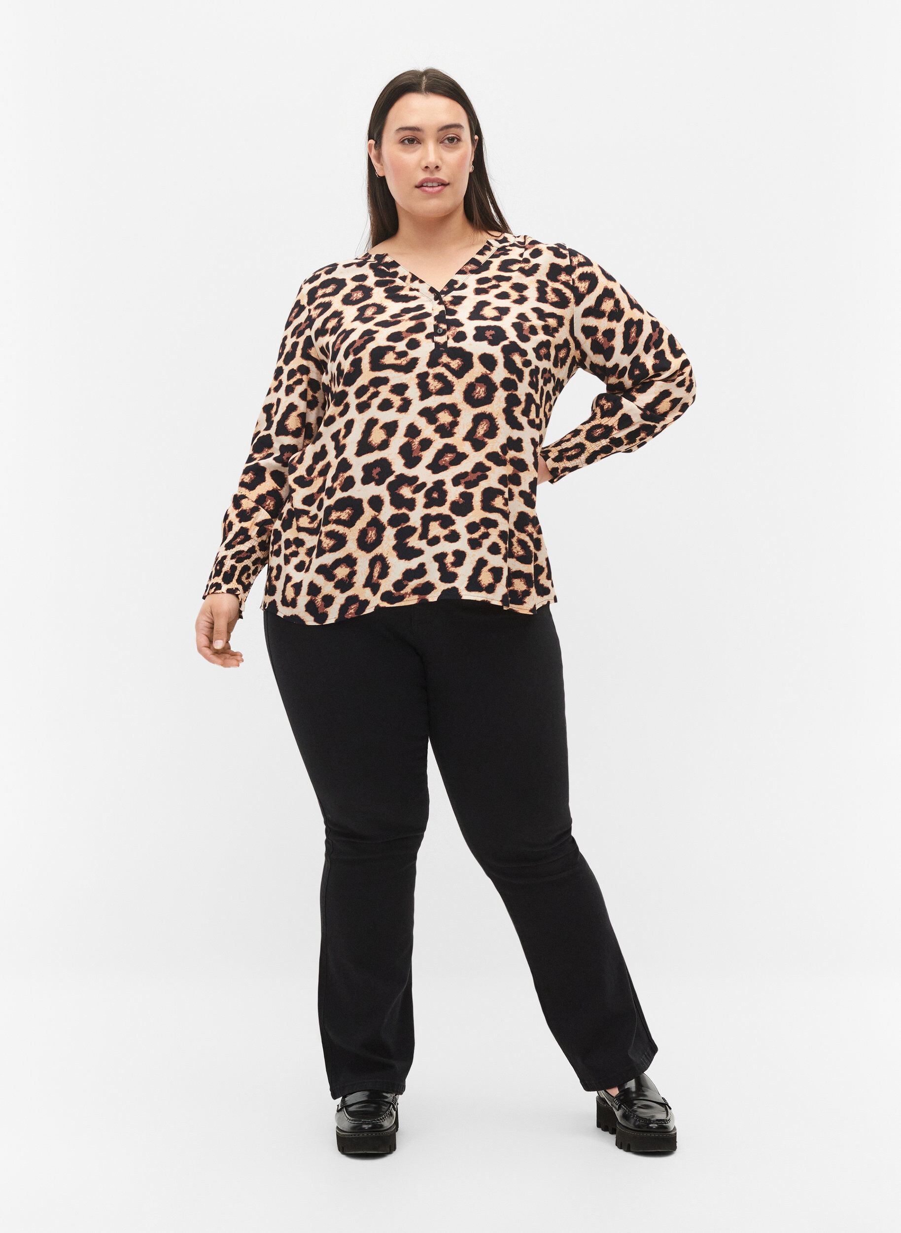 ZizzifashionPrinted viscose top with smock, Leo AOP, Model image number 2