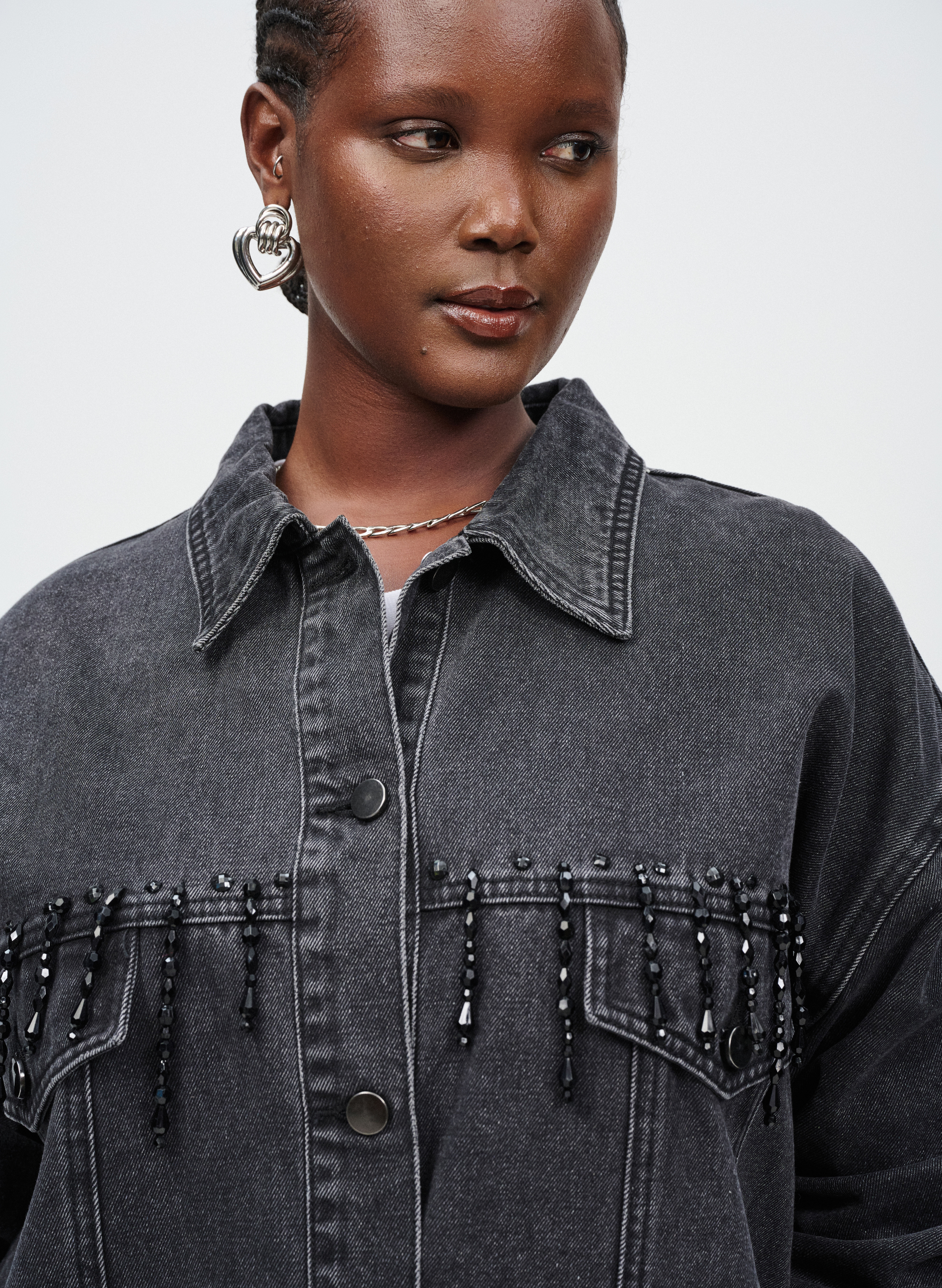 Zizzifashion Denim jacket with pearl fringe, , Model