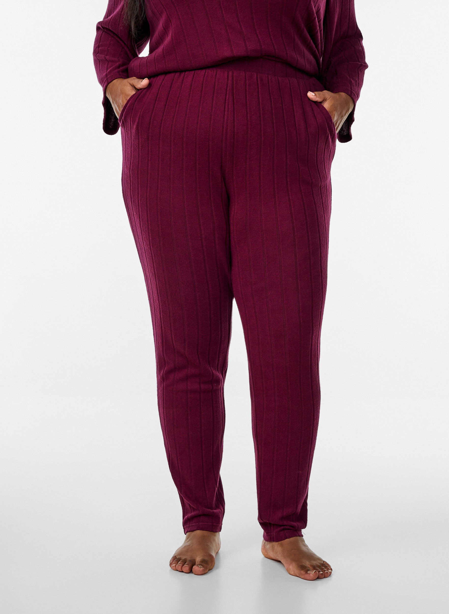 Zizzifashion Lounge trousers with pockets, Dark Bordeaux, Model image number 2